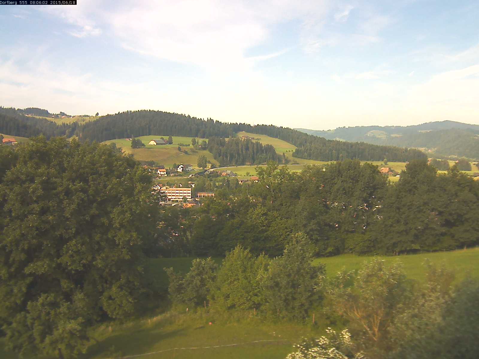 Webcam-Bild: Aussicht vom Dorfberg in Langnau 20150618-080601