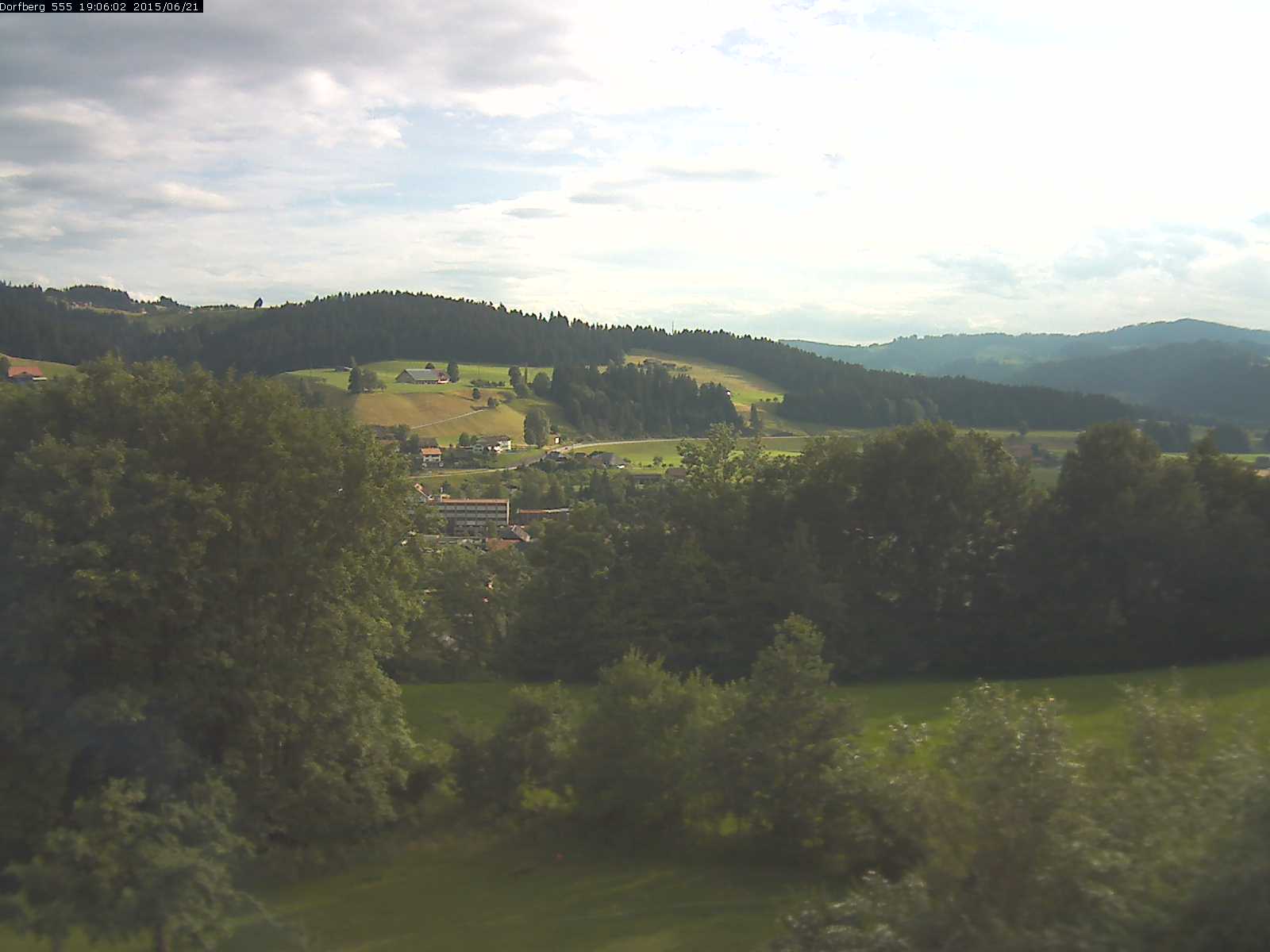 Webcam-Bild: Aussicht vom Dorfberg in Langnau 20150621-190601