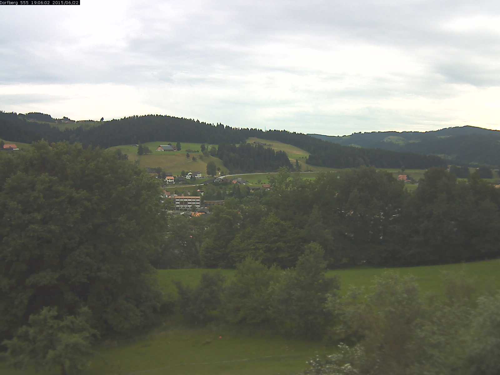 Webcam-Bild: Aussicht vom Dorfberg in Langnau 20150622-190601