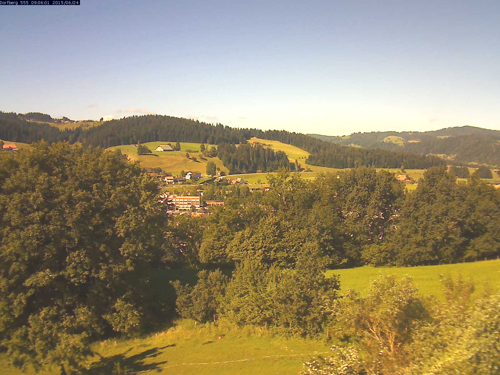 Webcam-Bild: Aussicht vom Dorfberg in Langnau 20150624-090601