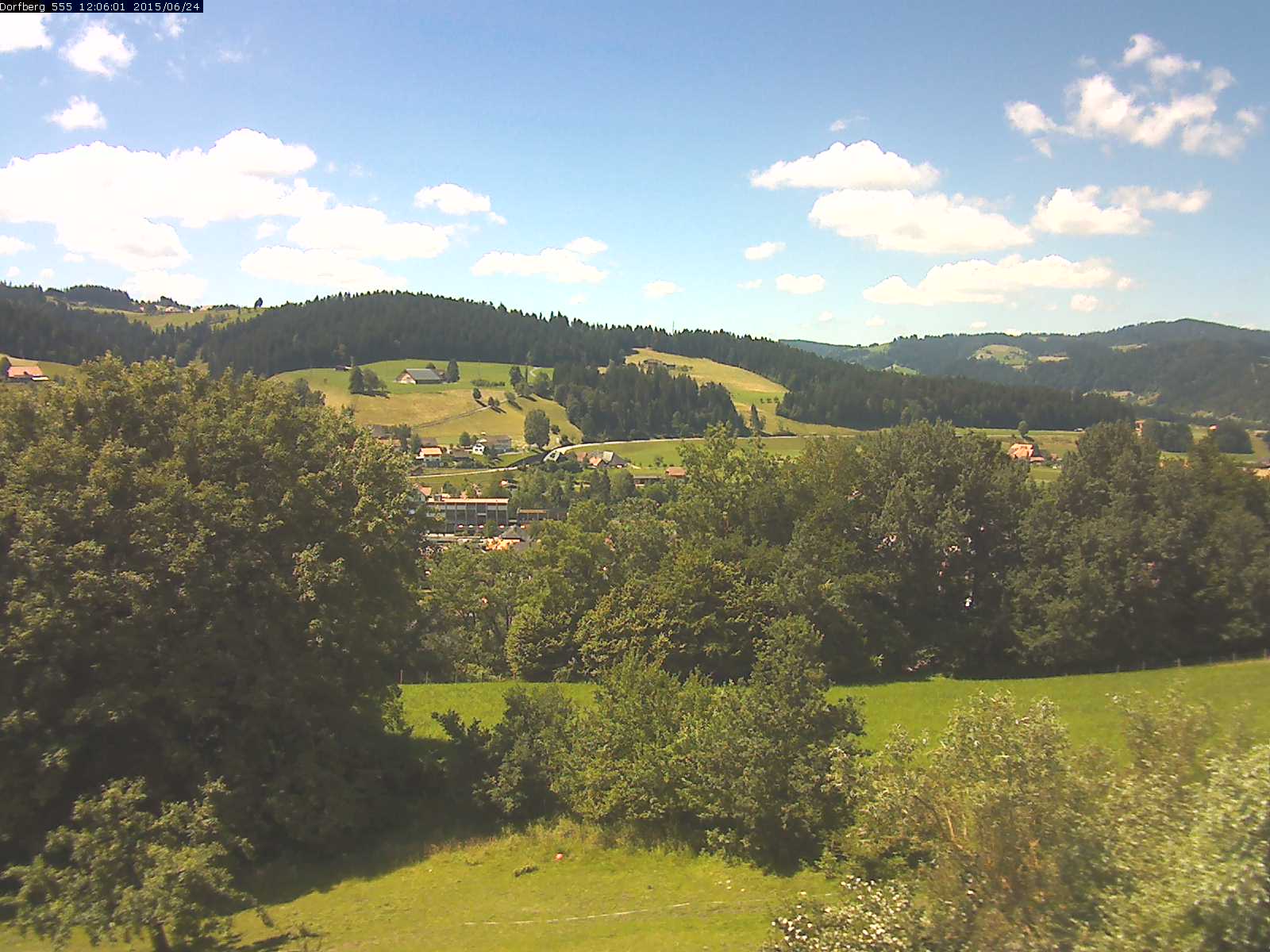 Webcam-Bild: Aussicht vom Dorfberg in Langnau 20150624-120601