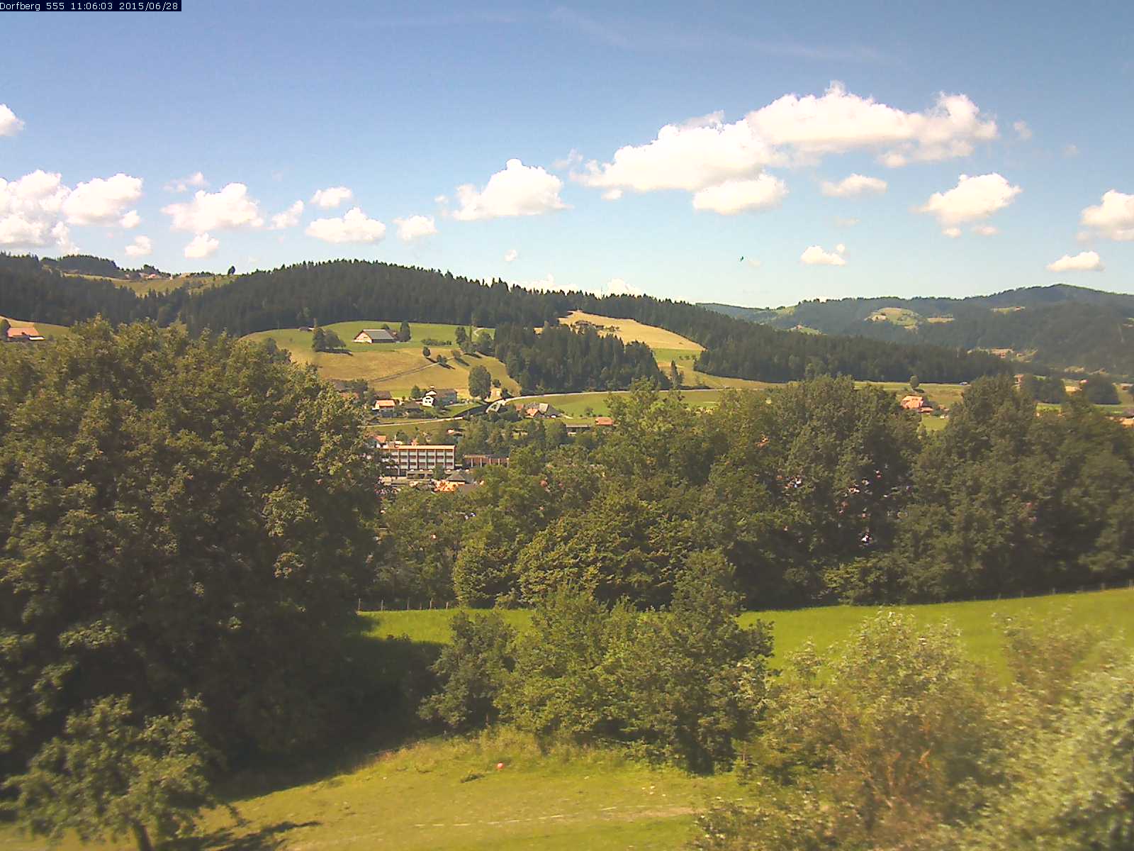 Webcam-Bild: Aussicht vom Dorfberg in Langnau 20150628-110602