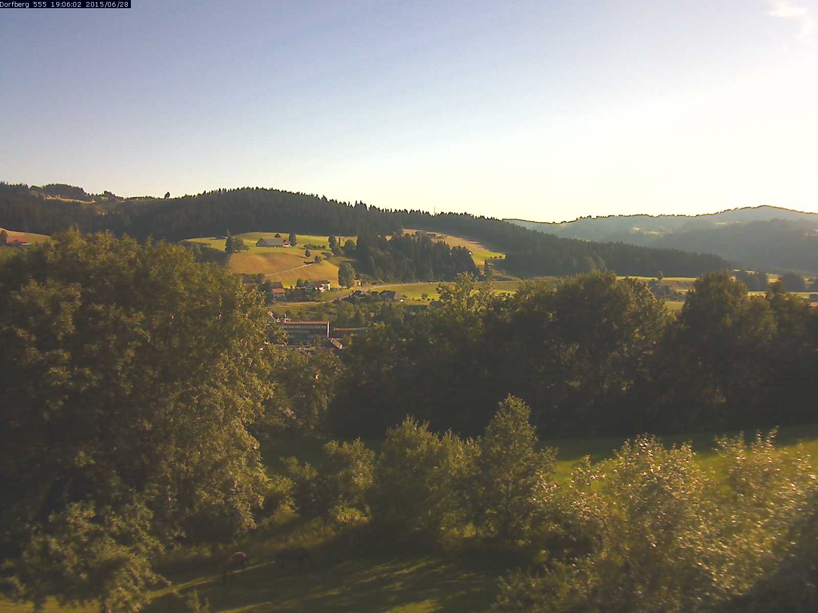 Webcam-Bild: Aussicht vom Dorfberg in Langnau 20150628-190601