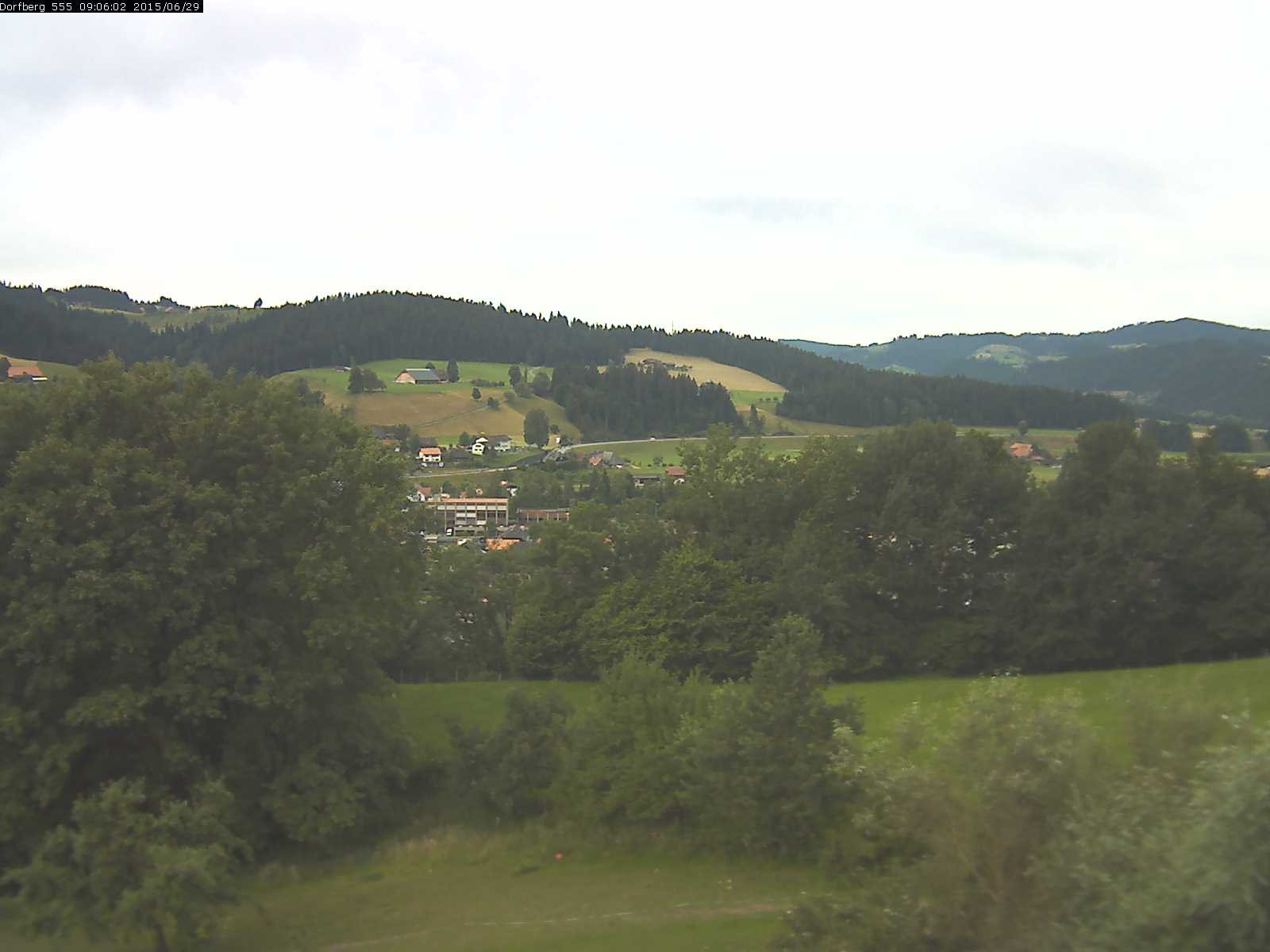 Webcam-Bild: Aussicht vom Dorfberg in Langnau 20150629-090601