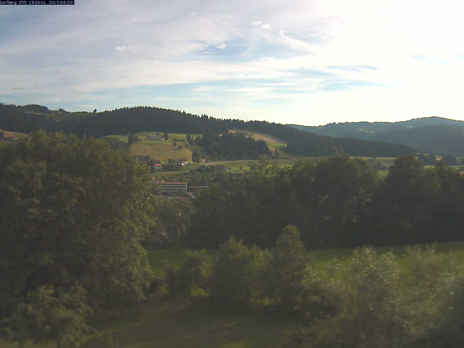 Webcam-Bild: Aussicht vom Dorfberg in Langnau 20150629-190601