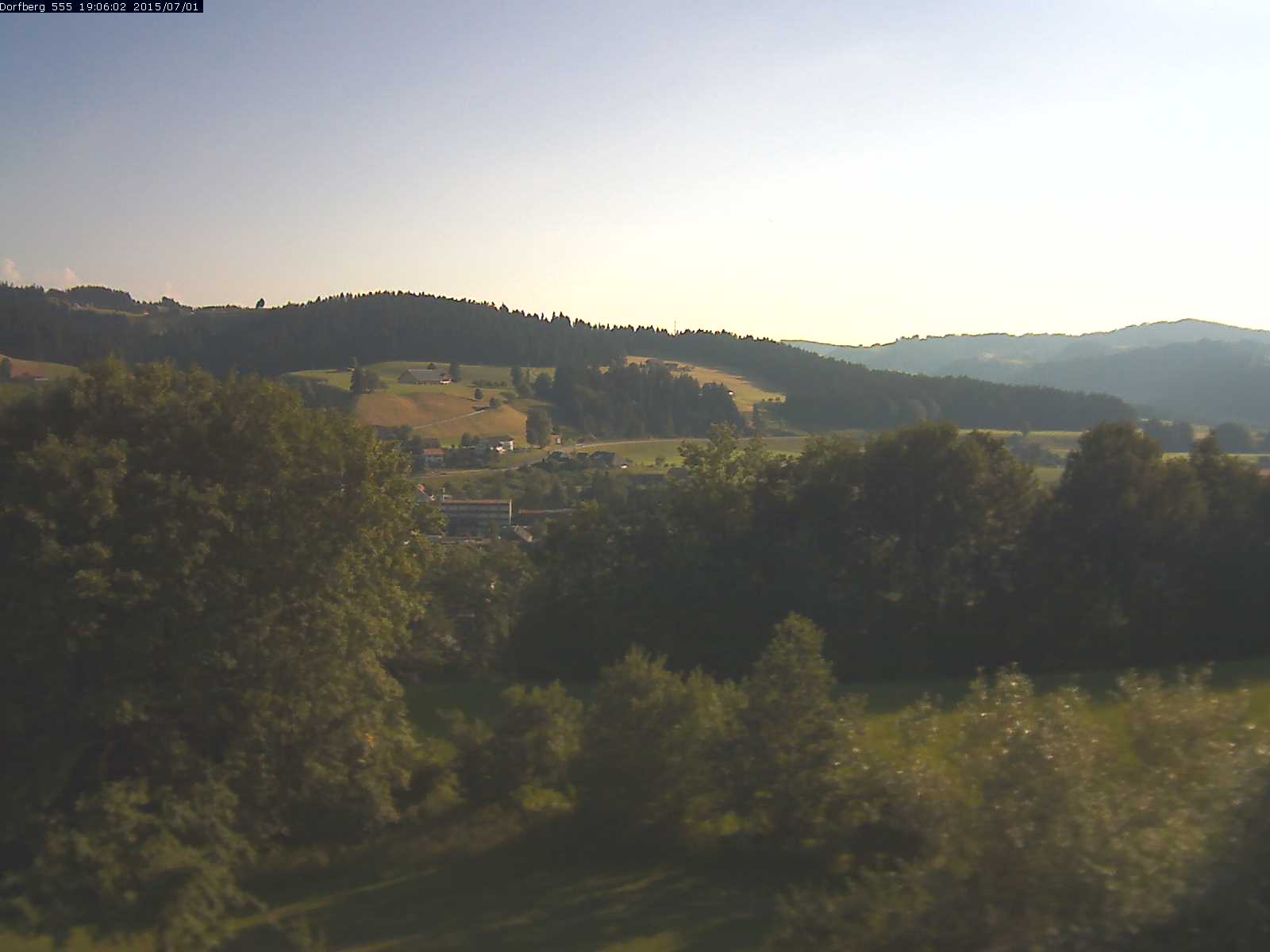 Webcam-Bild: Aussicht vom Dorfberg in Langnau 20150701-190601