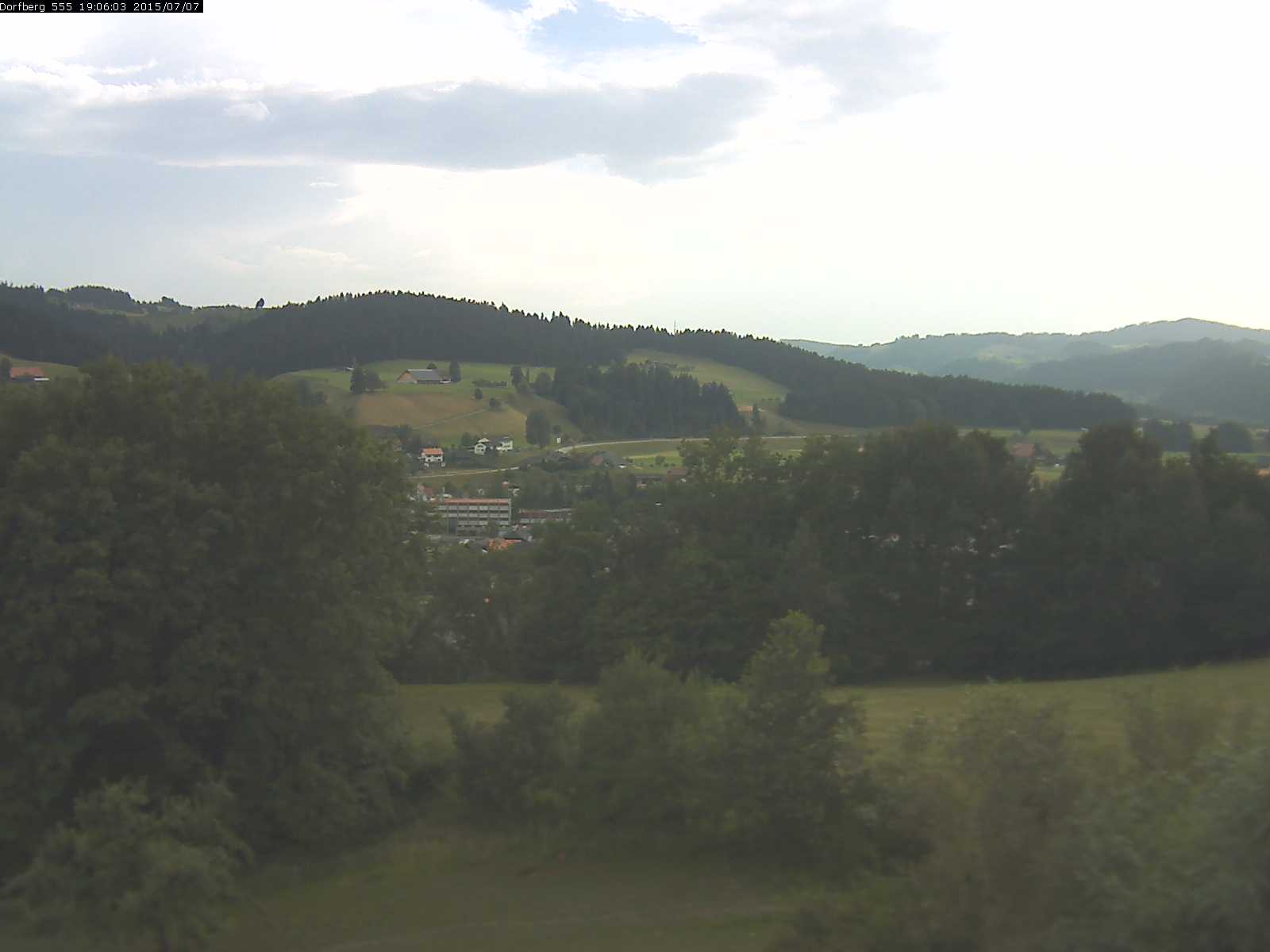 Webcam-Bild: Aussicht vom Dorfberg in Langnau 20150707-190601