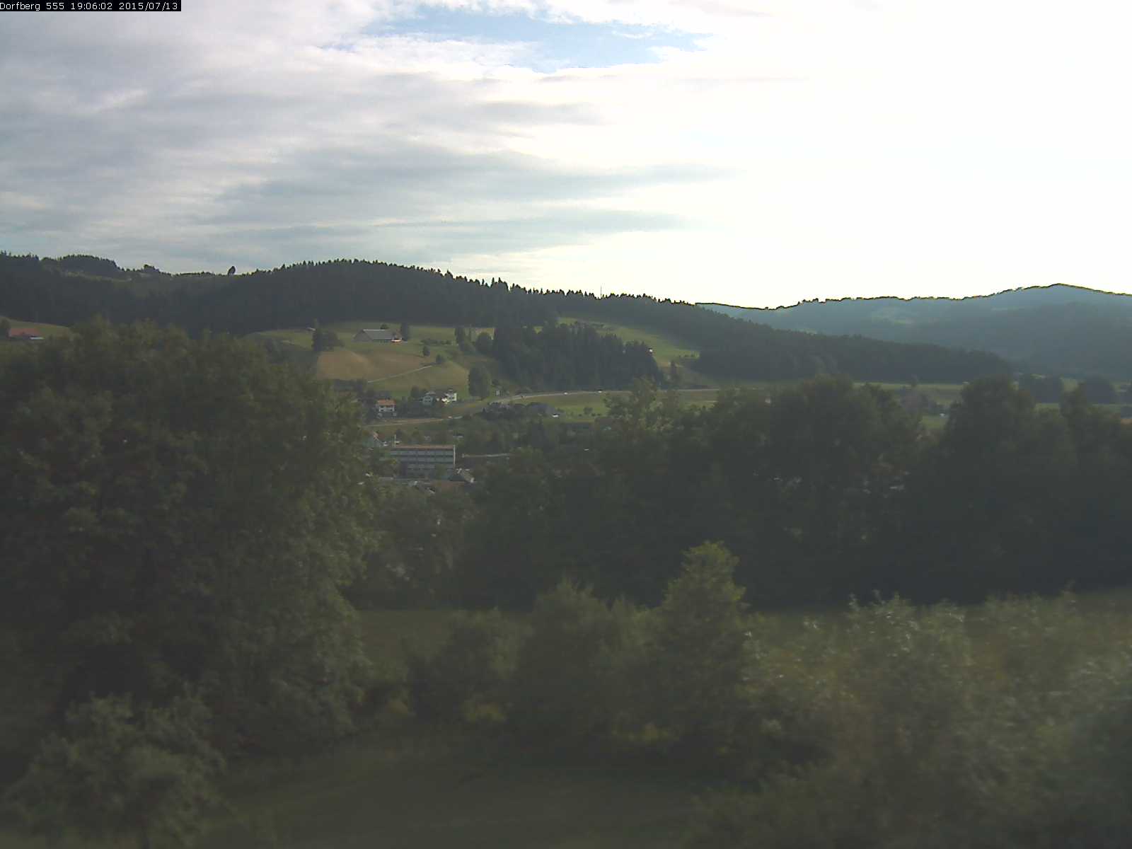 Webcam-Bild: Aussicht vom Dorfberg in Langnau 20150713-190601