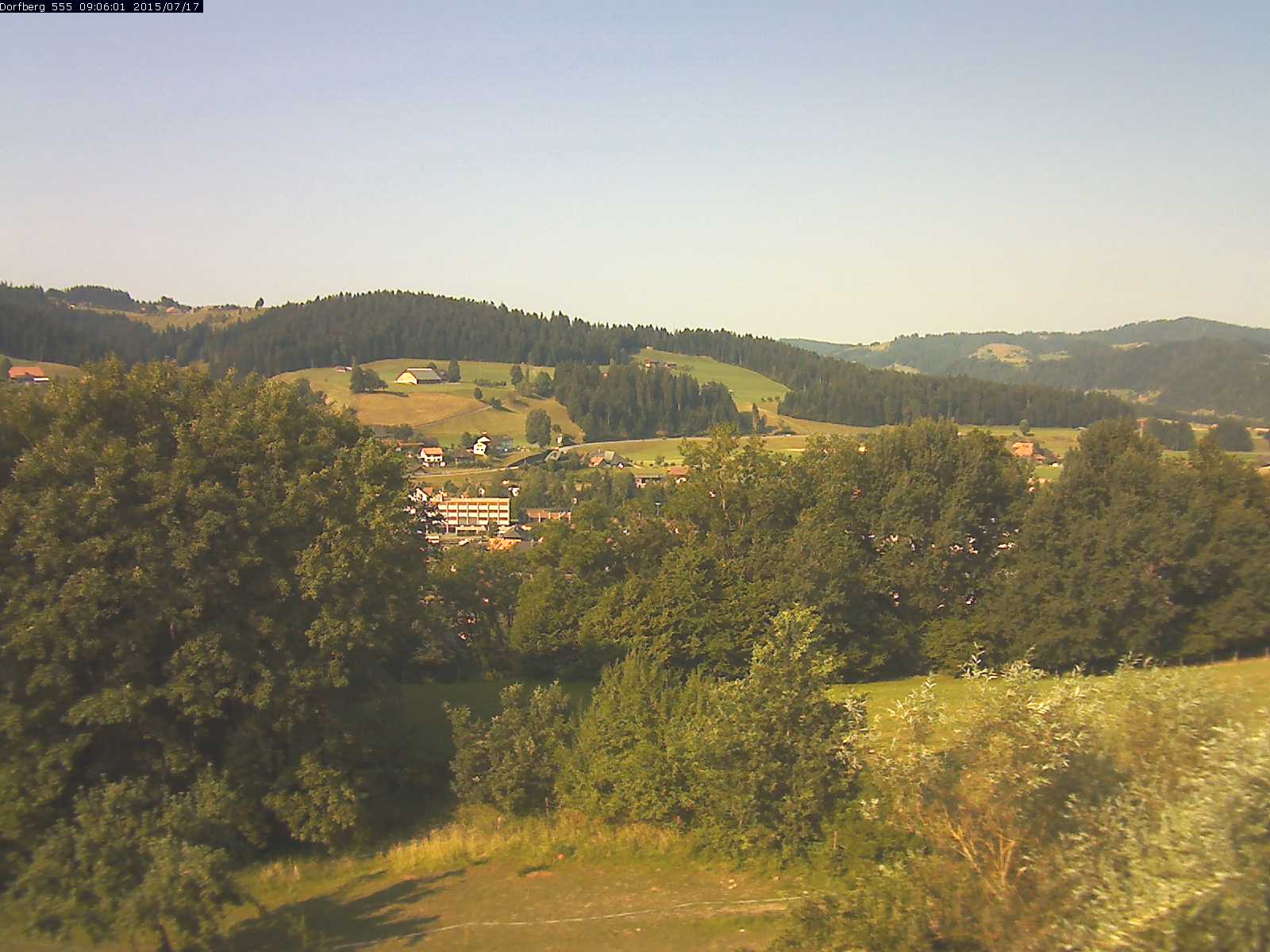 Webcam-Bild: Aussicht vom Dorfberg in Langnau 20150717-090601