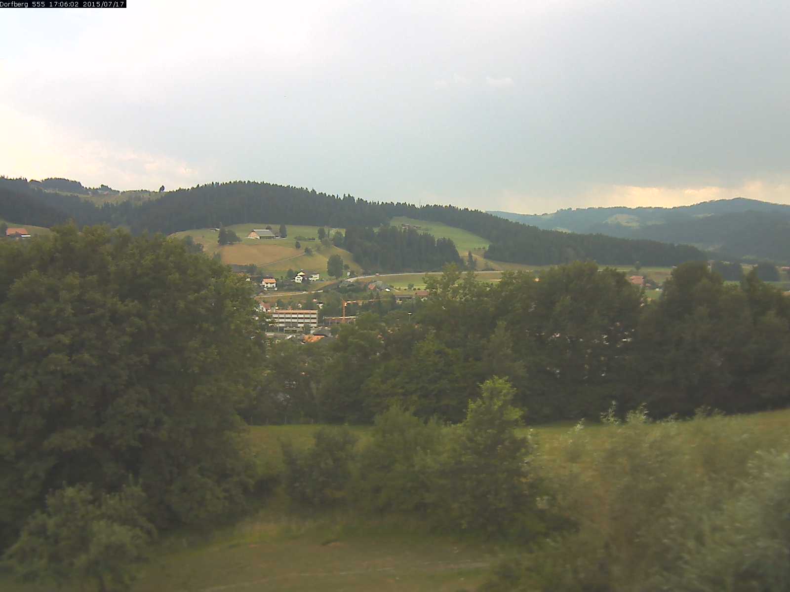 Webcam-Bild: Aussicht vom Dorfberg in Langnau 20150717-170601