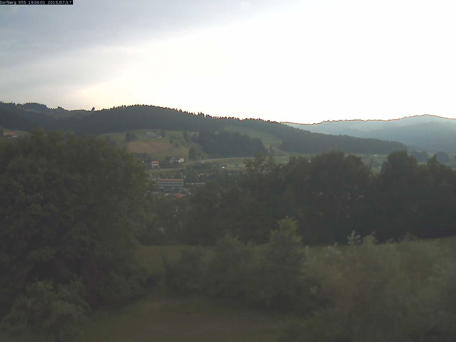 Webcam-Bild: Aussicht vom Dorfberg in Langnau 20150717-190601