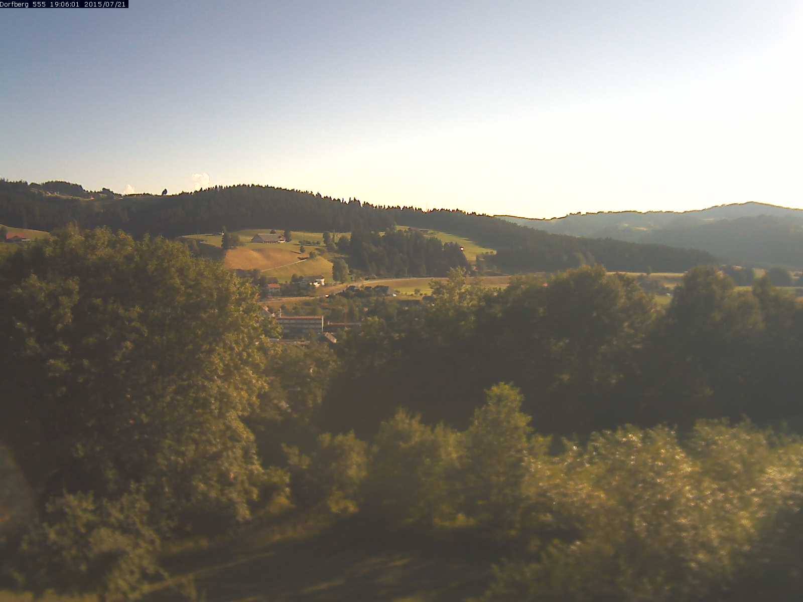 Webcam-Bild: Aussicht vom Dorfberg in Langnau 20150721-190601