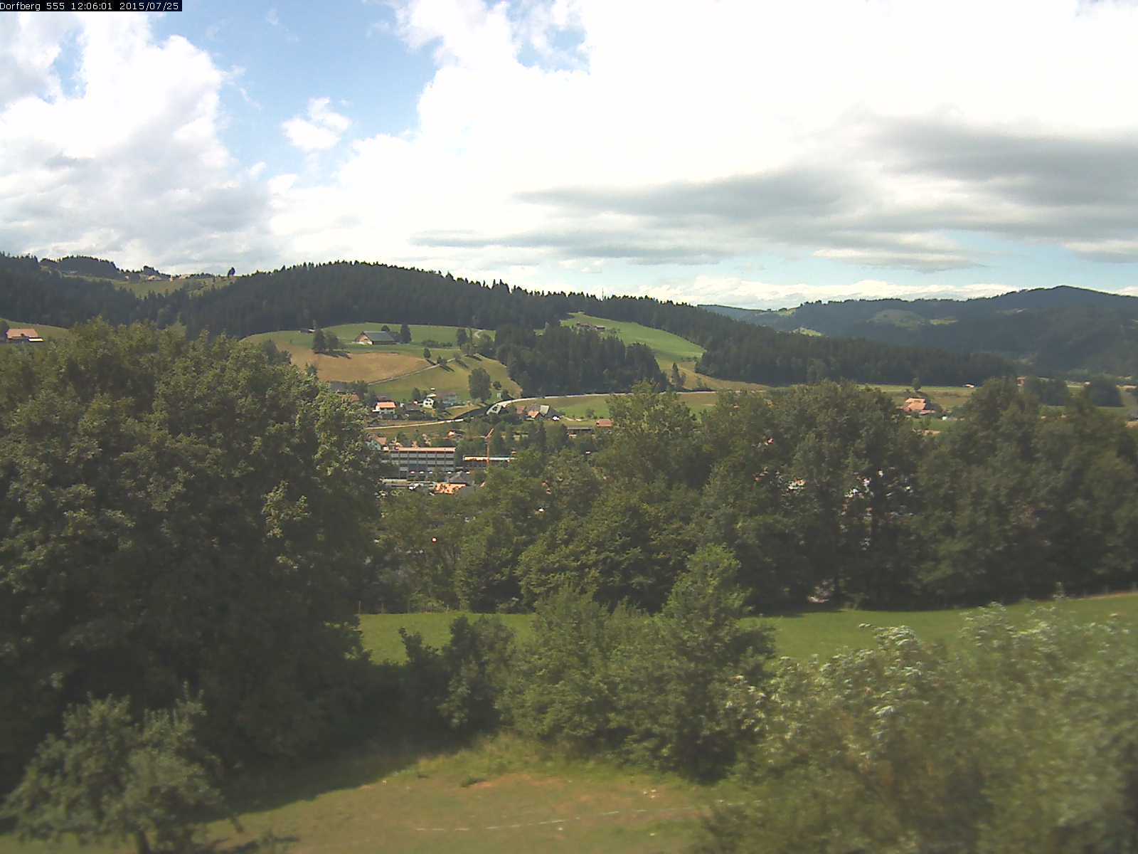 Webcam-Bild: Aussicht vom Dorfberg in Langnau 20150725-120601