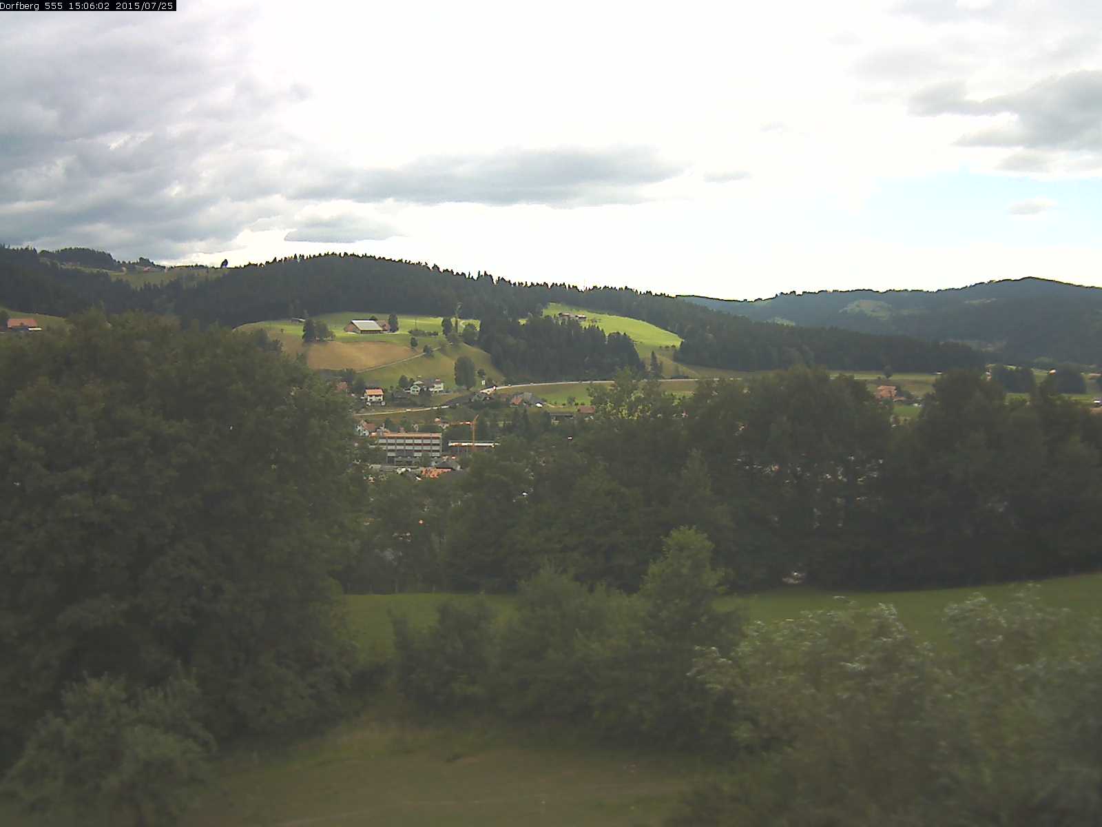 Webcam-Bild: Aussicht vom Dorfberg in Langnau 20150725-150601
