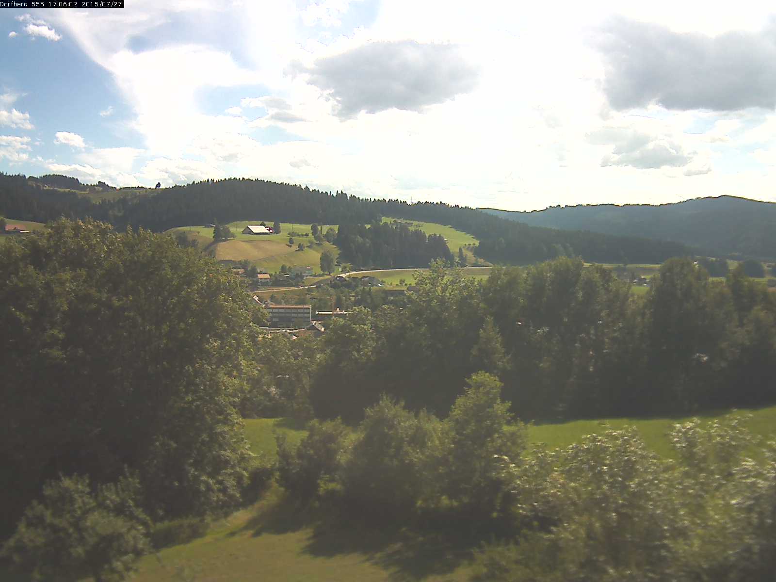 Webcam-Bild: Aussicht vom Dorfberg in Langnau 20150727-170601