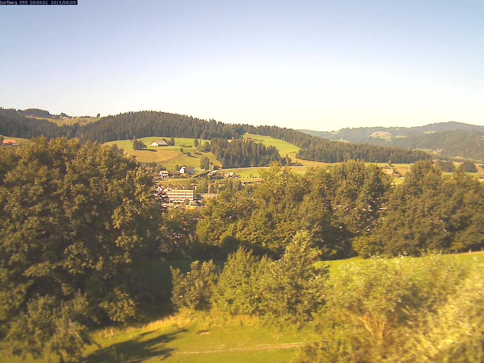 Webcam-Bild: Aussicht vom Dorfberg in Langnau 20150805-090601