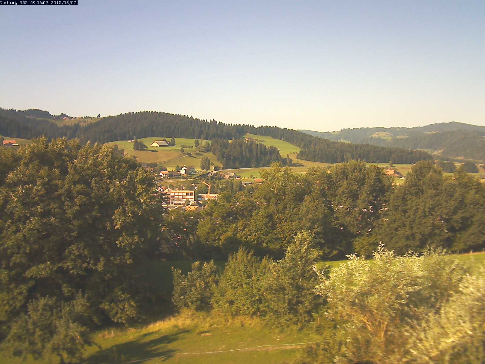 Webcam-Bild: Aussicht vom Dorfberg in Langnau 20150807-090601