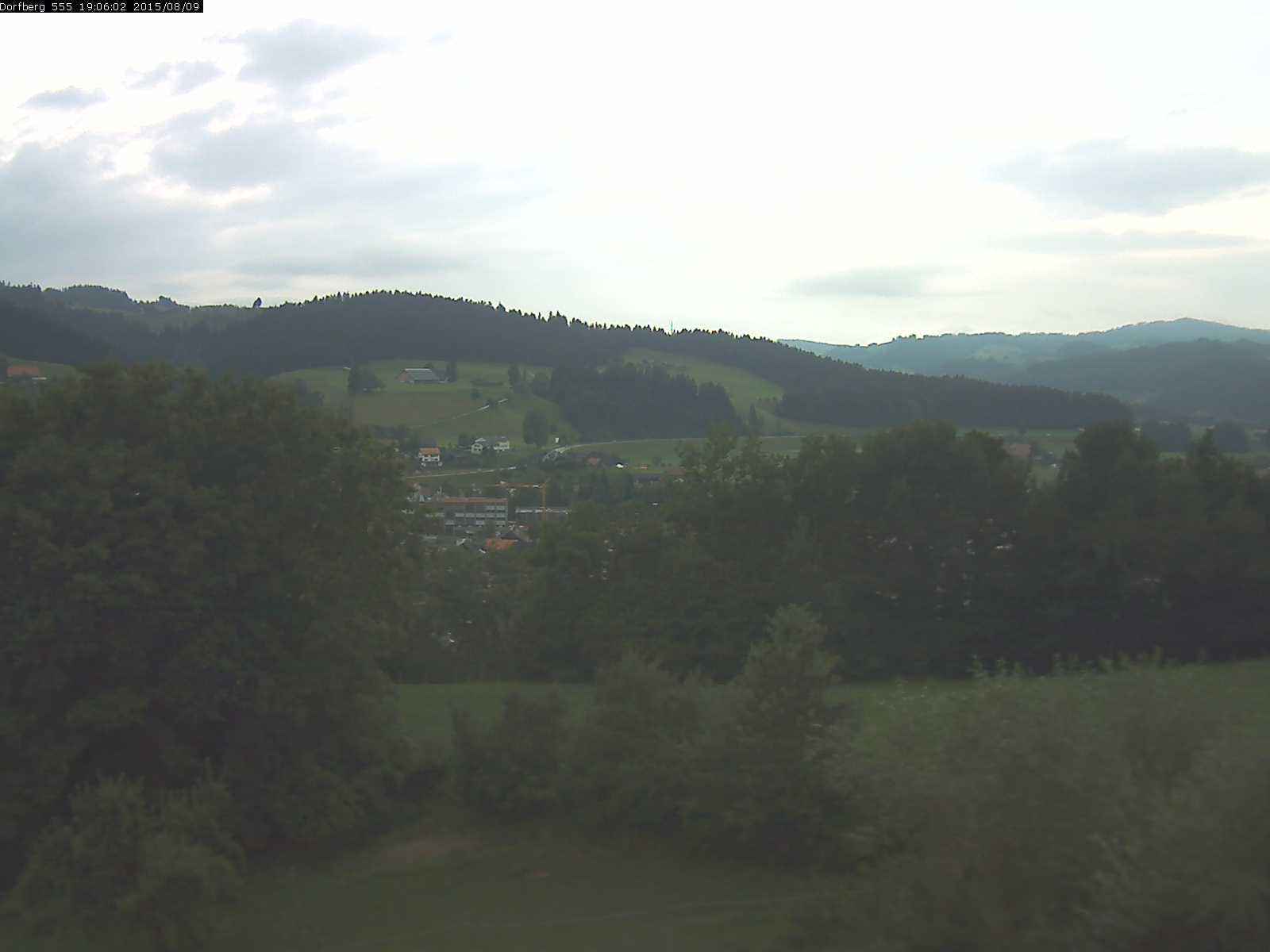 Webcam-Bild: Aussicht vom Dorfberg in Langnau 20150809-190601