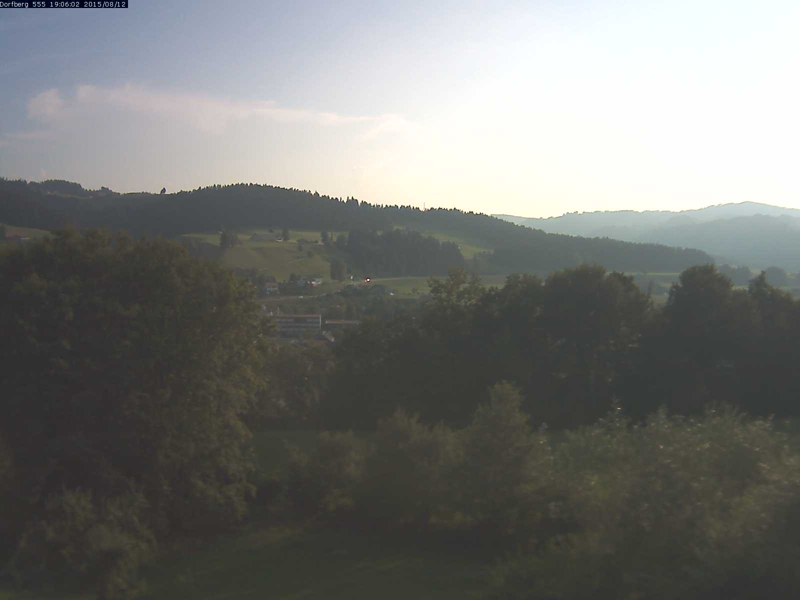 Webcam-Bild: Aussicht vom Dorfberg in Langnau 20150812-190601