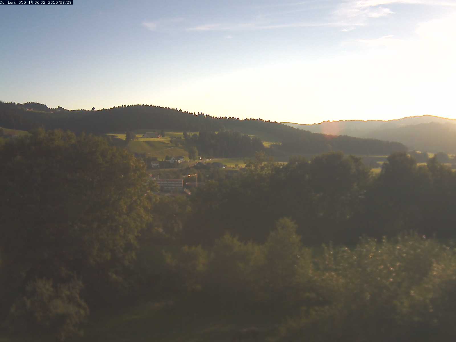 Webcam-Bild: Aussicht vom Dorfberg in Langnau 20150828-190601