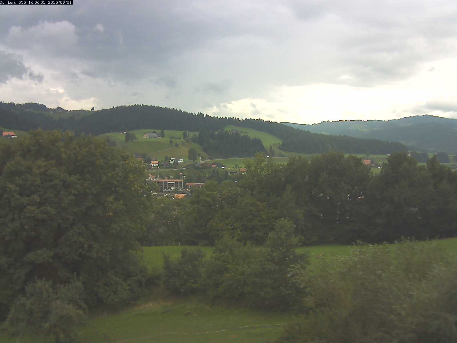 Webcam-Bild: Aussicht vom Dorfberg in Langnau 20150901-160601