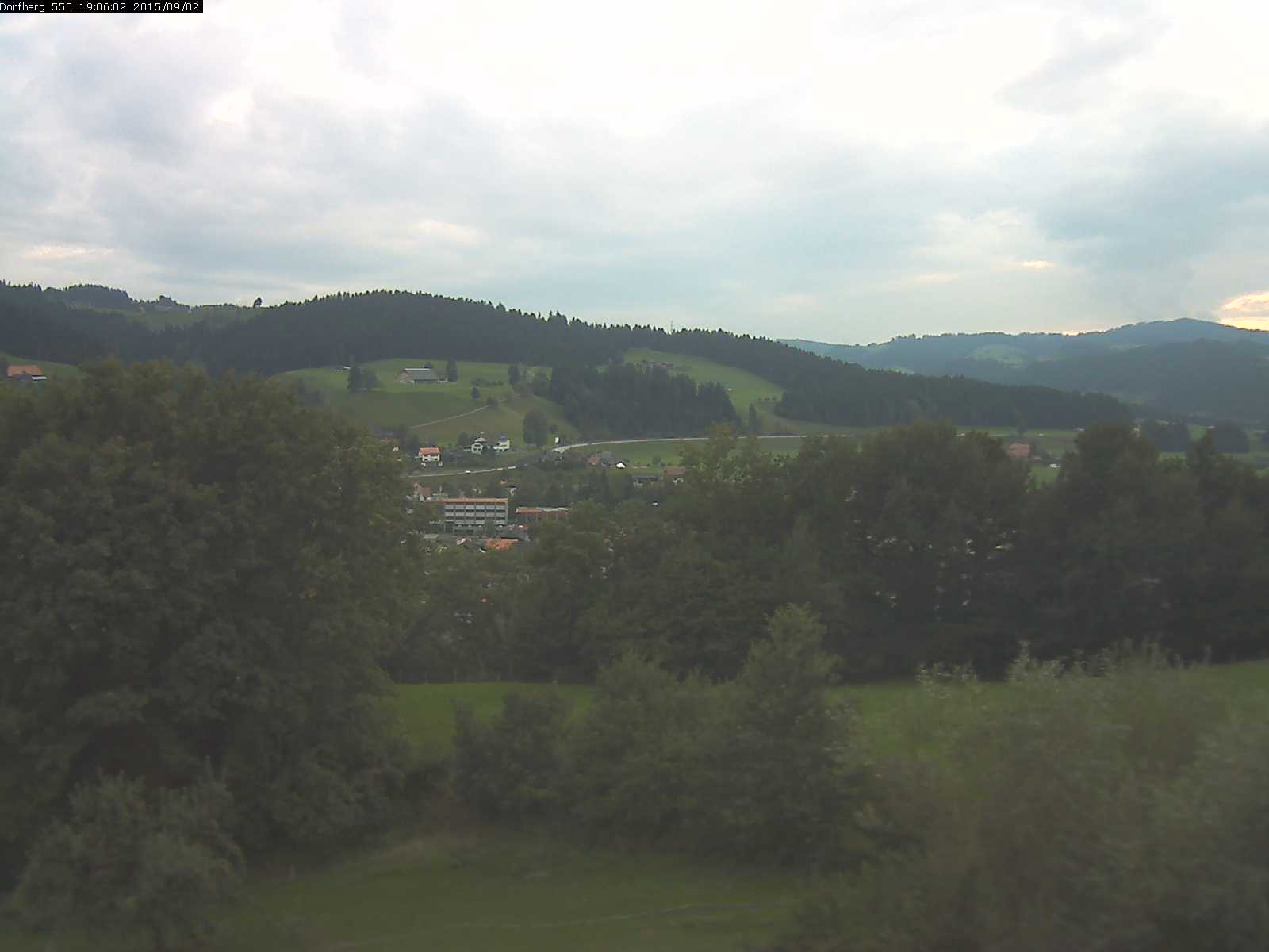 Webcam-Bild: Aussicht vom Dorfberg in Langnau 20150902-190601