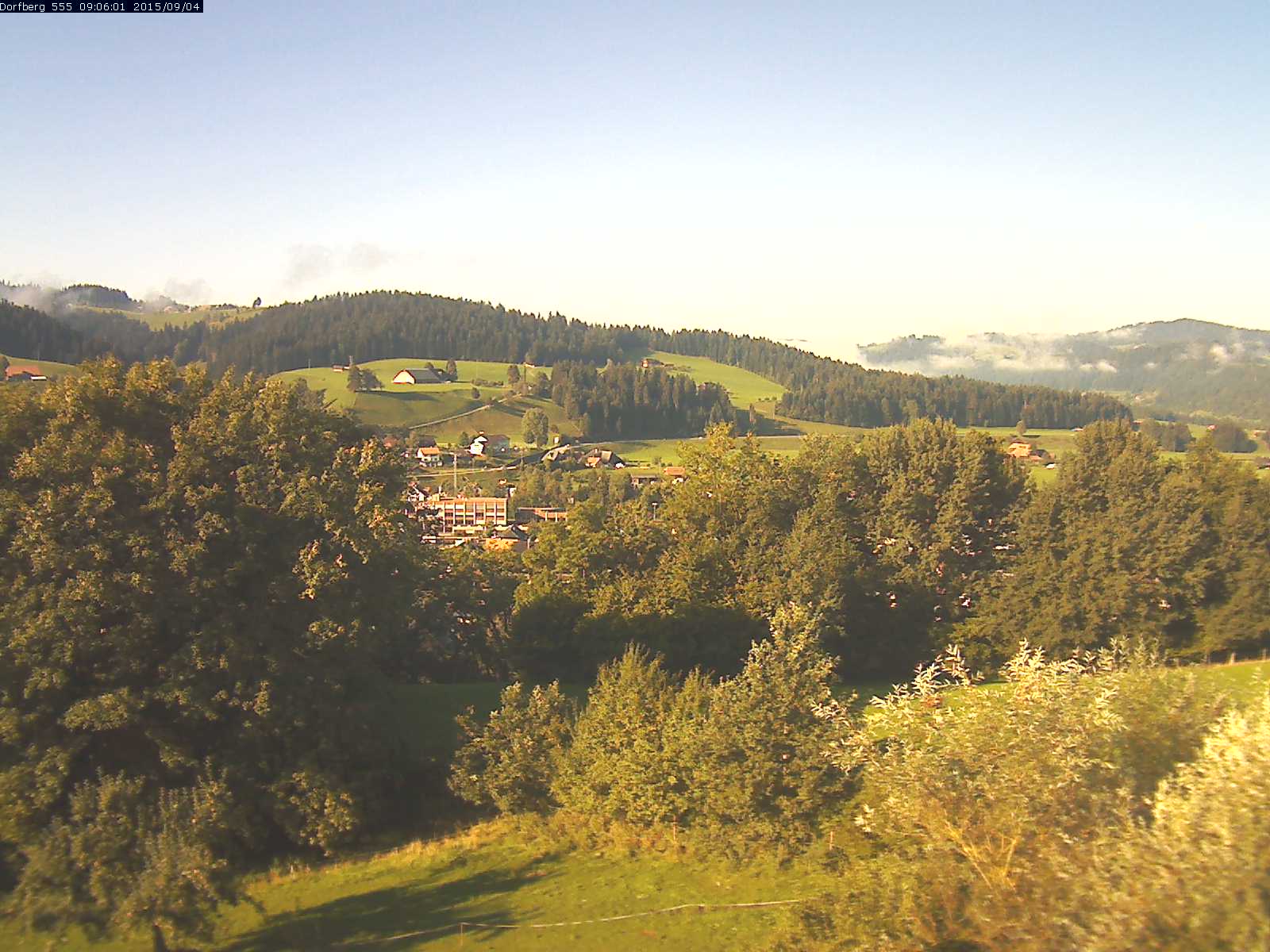 Webcam-Bild: Aussicht vom Dorfberg in Langnau 20150904-090601