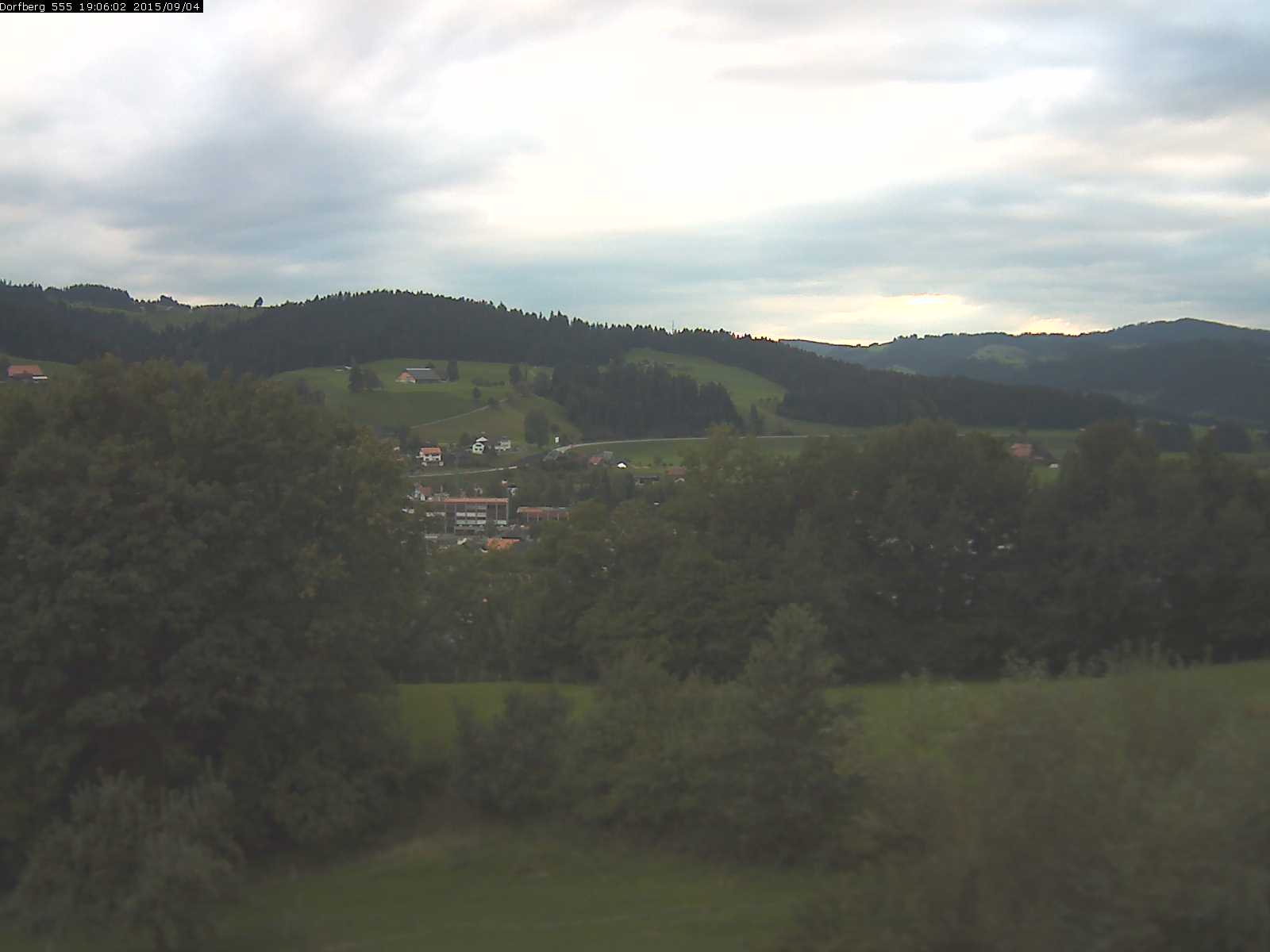 Webcam-Bild: Aussicht vom Dorfberg in Langnau 20150904-190601