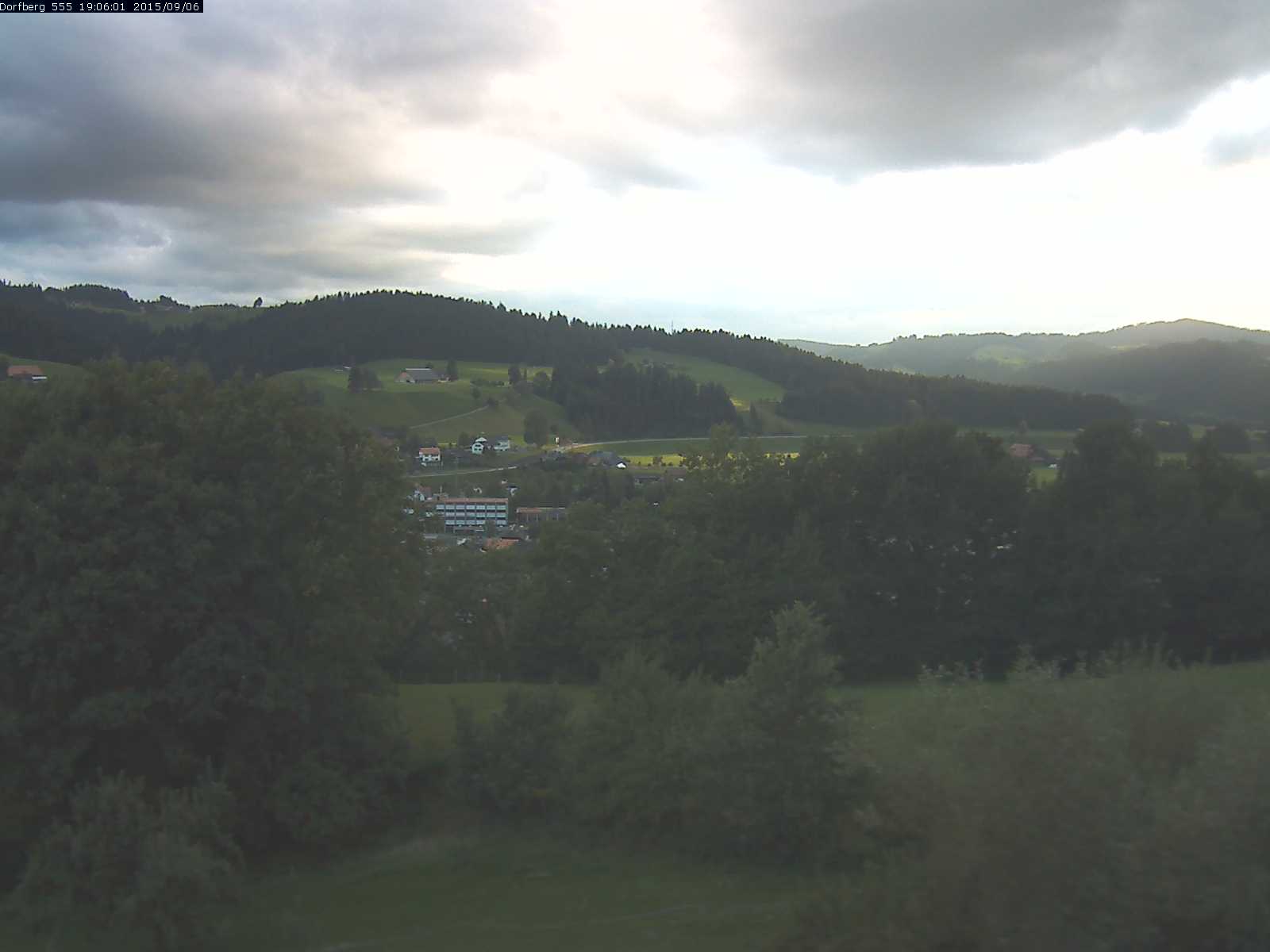 Webcam-Bild: Aussicht vom Dorfberg in Langnau 20150906-190601