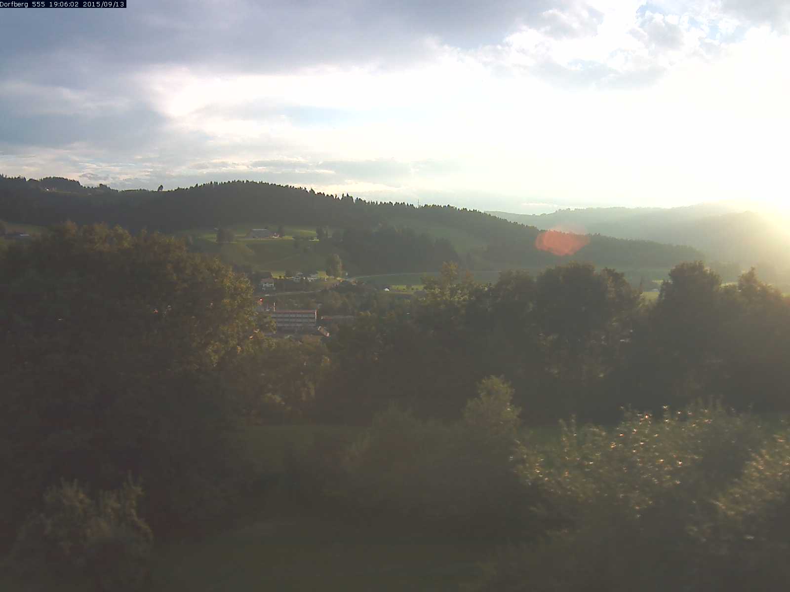 Webcam-Bild: Aussicht vom Dorfberg in Langnau 20150913-190601