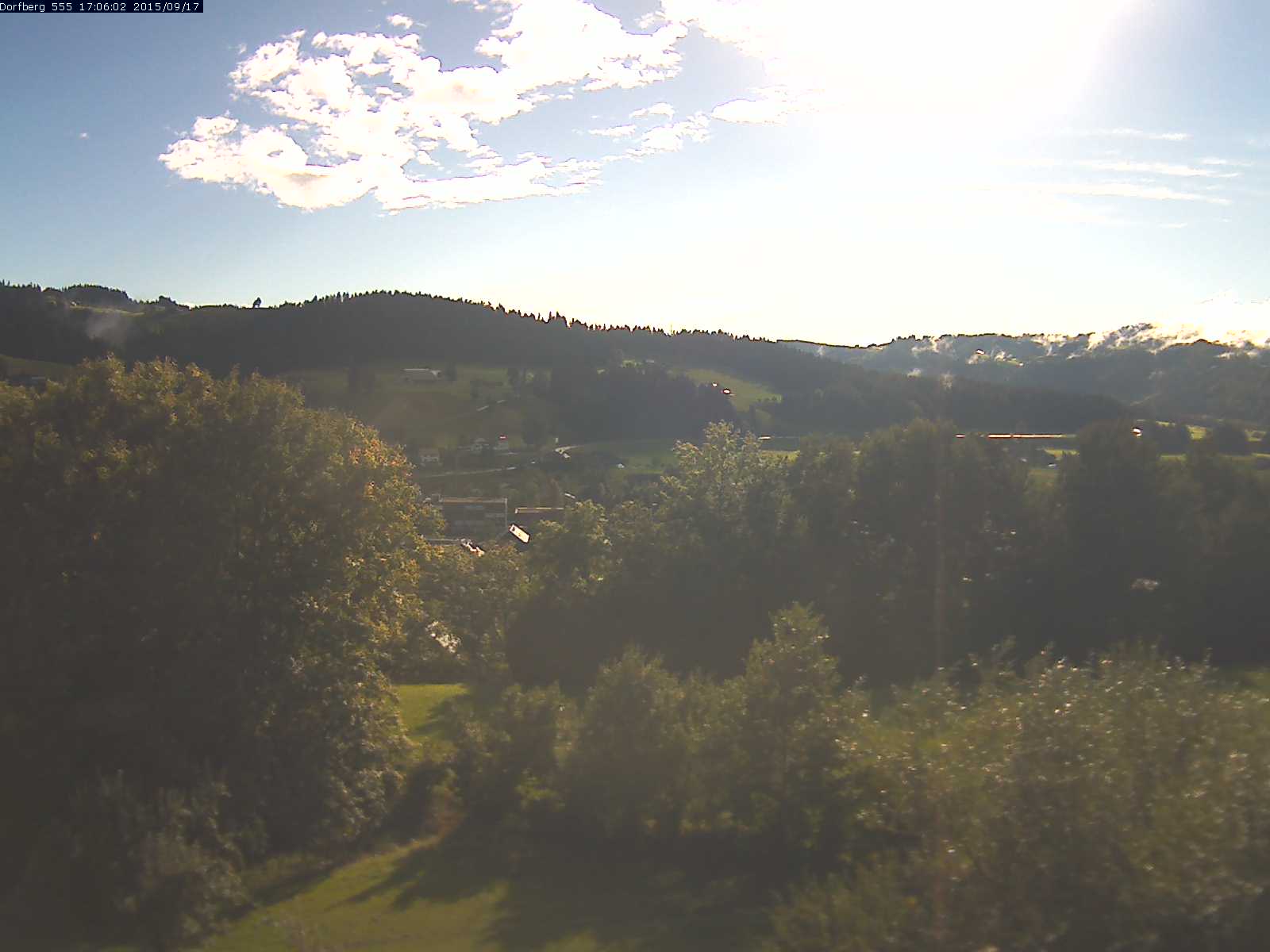 Webcam-Bild: Aussicht vom Dorfberg in Langnau 20150917-170601