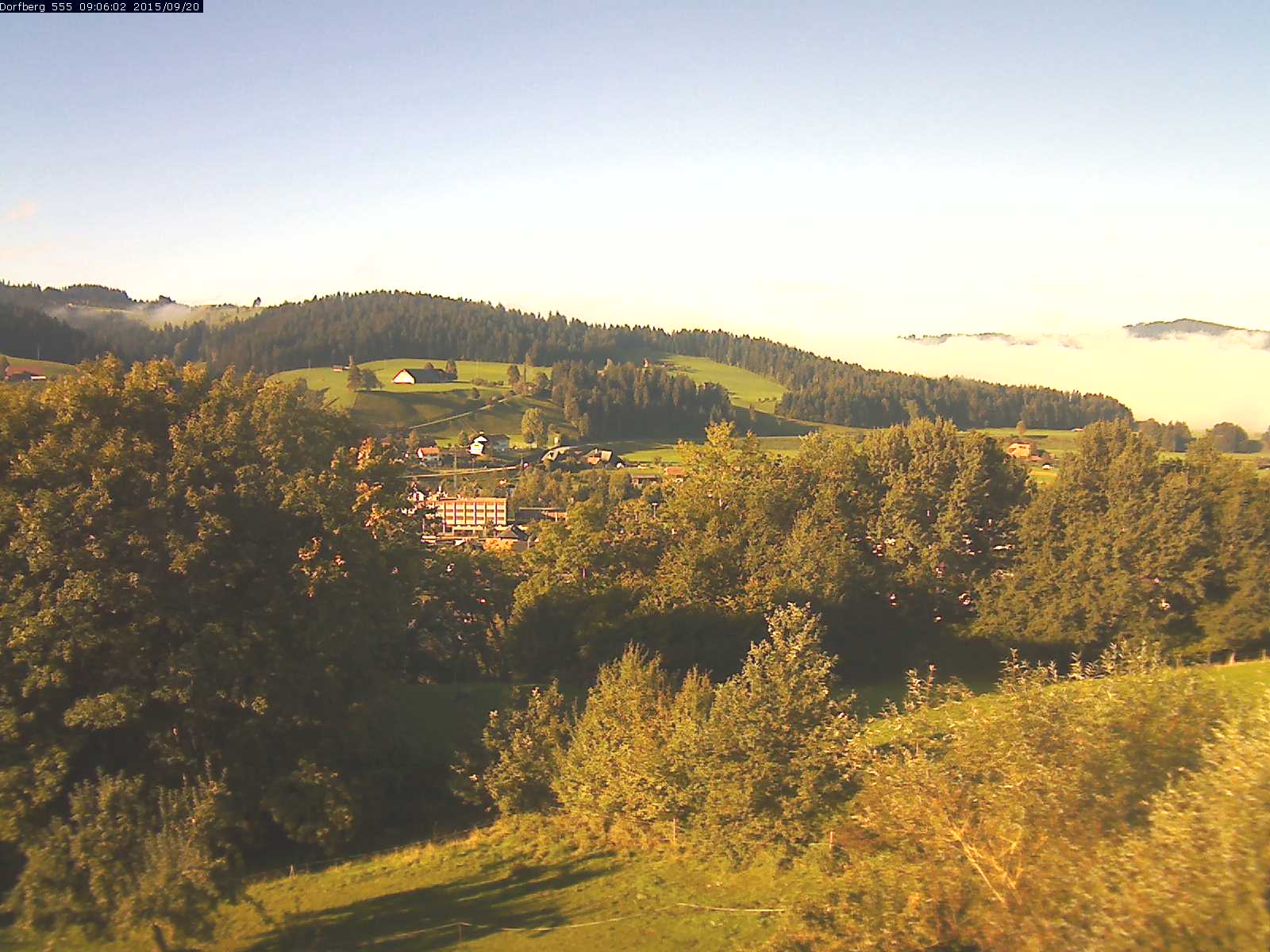 Webcam-Bild: Aussicht vom Dorfberg in Langnau 20150920-090601