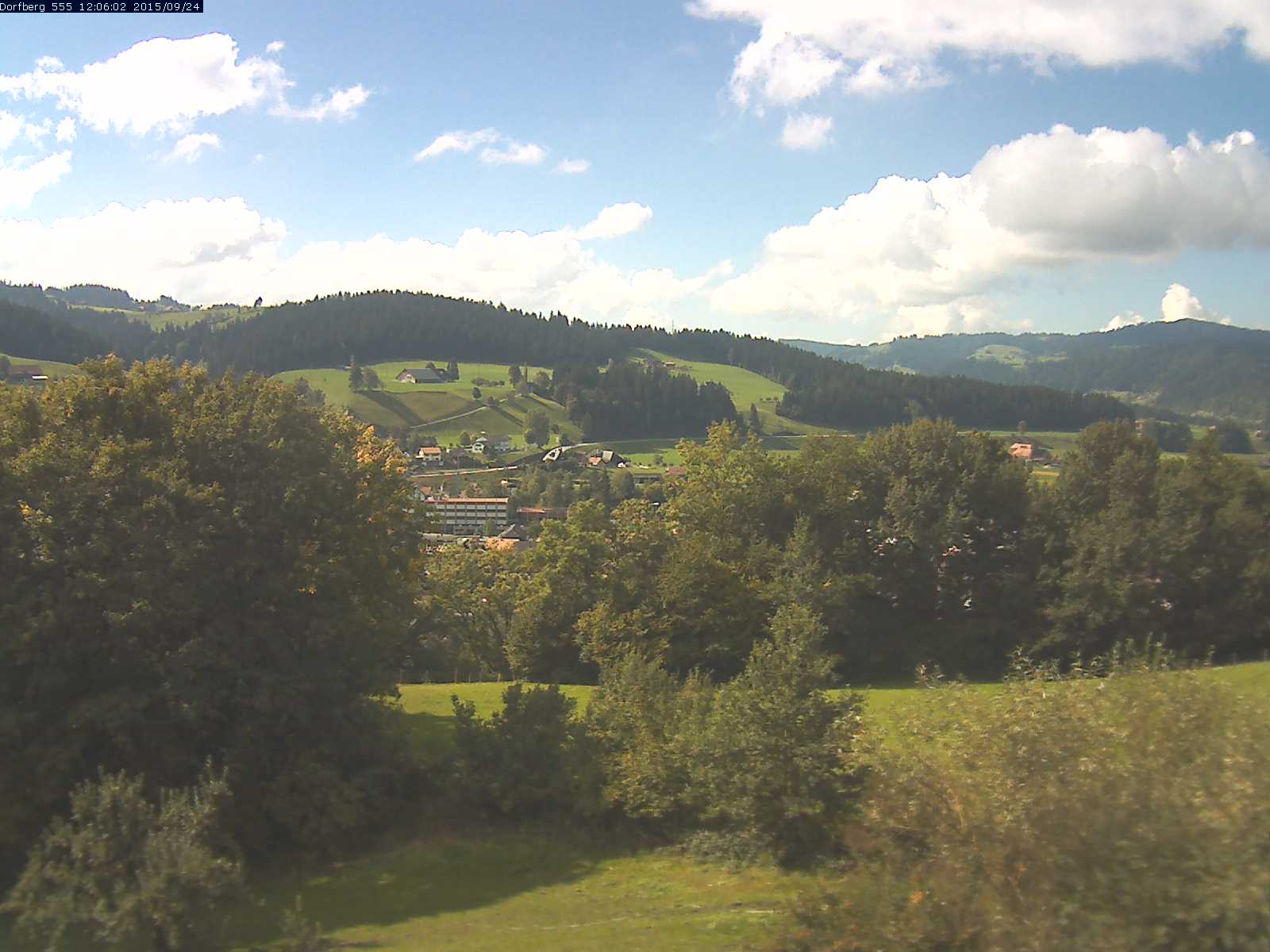 Webcam-Bild: Aussicht vom Dorfberg in Langnau 20150924-120601