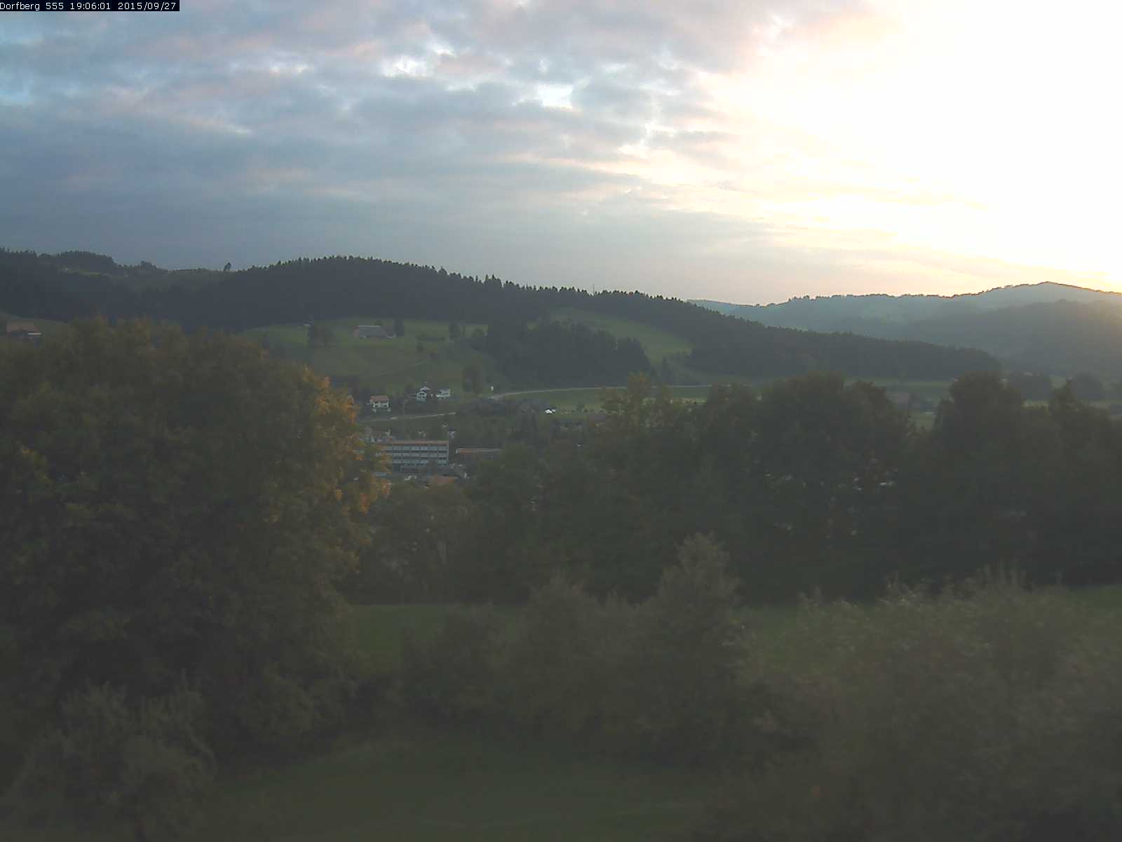 Webcam-Bild: Aussicht vom Dorfberg in Langnau 20150927-190601