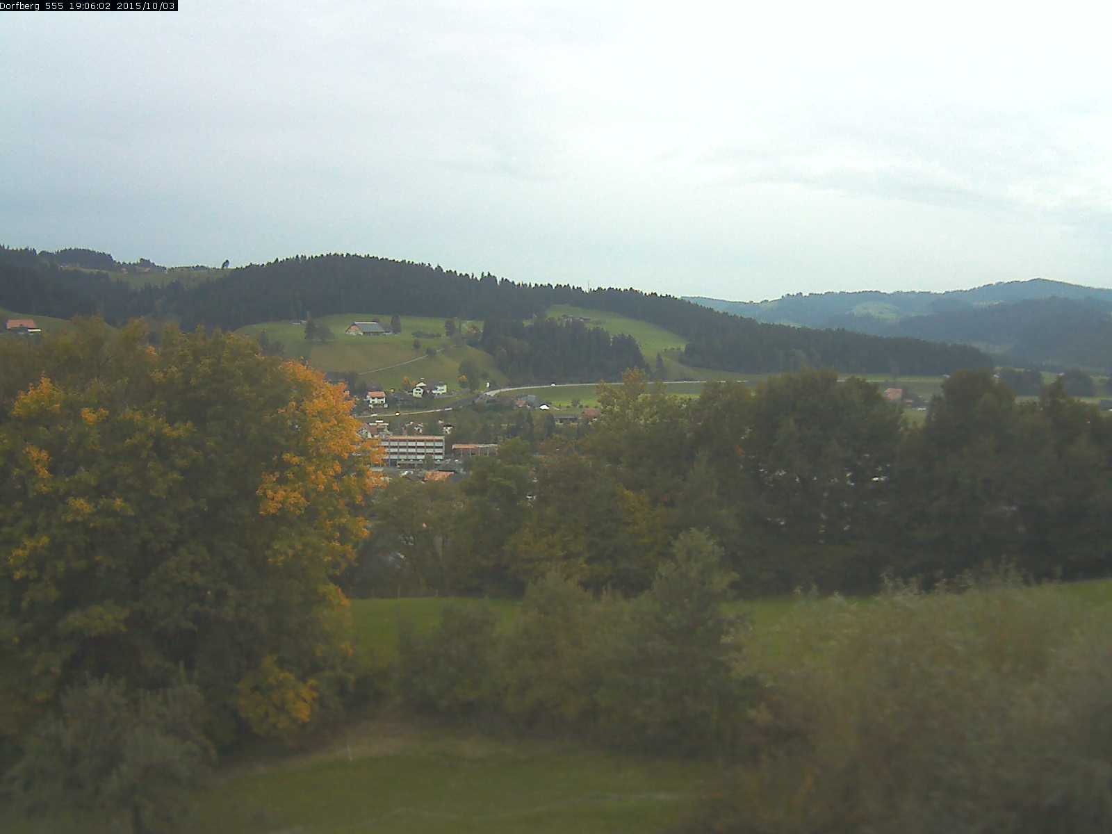 Webcam-Bild: Aussicht vom Dorfberg in Langnau 20151003-190601