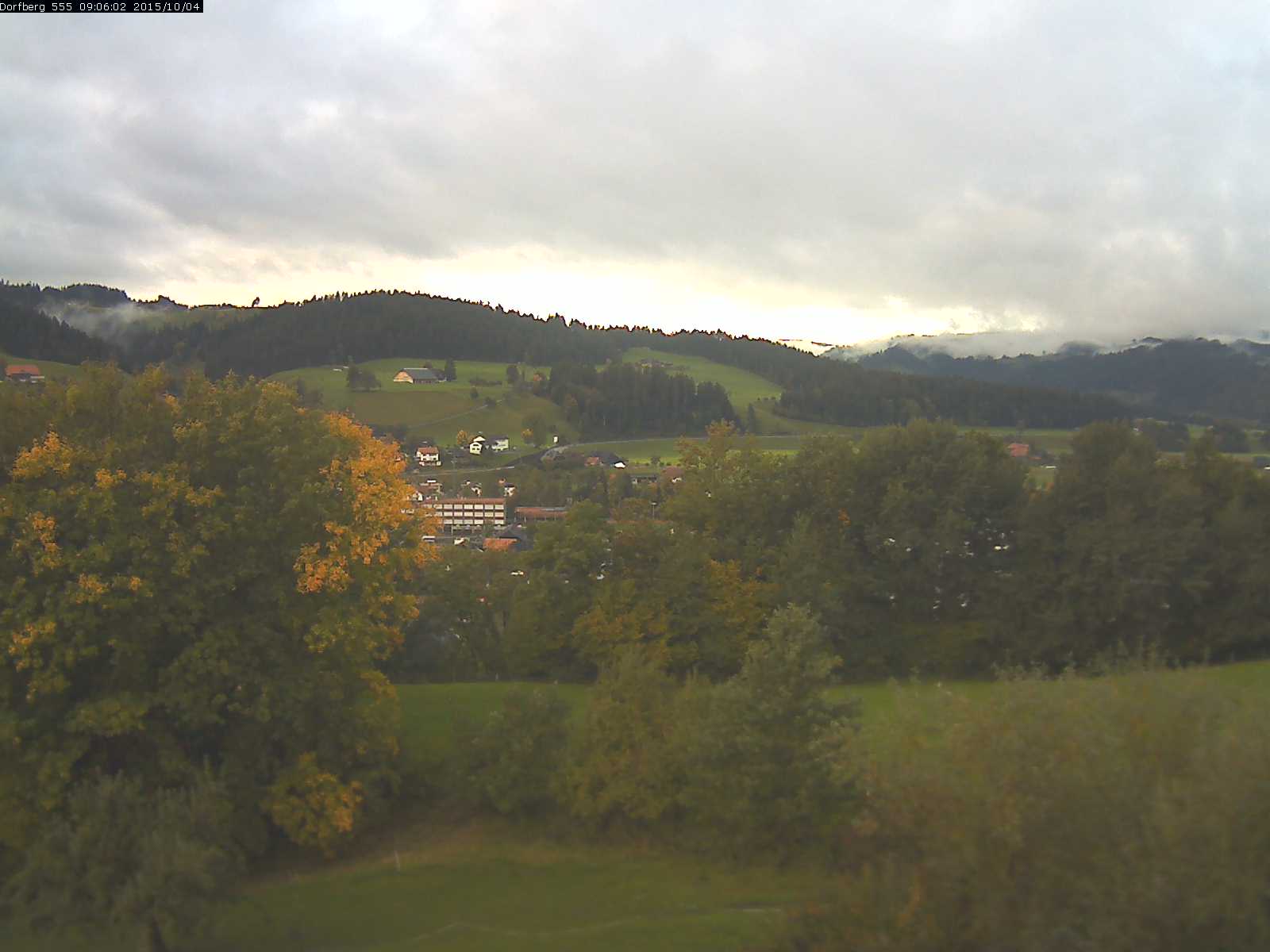 Webcam-Bild: Aussicht vom Dorfberg in Langnau 20151004-090602