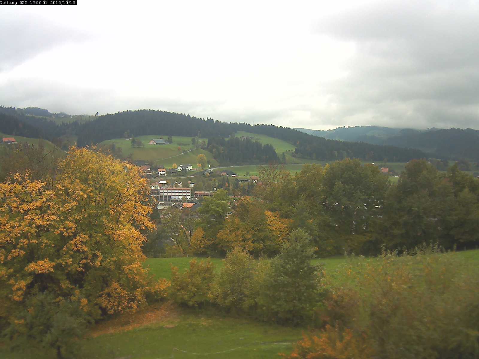 Webcam-Bild: Aussicht vom Dorfberg in Langnau 20151015-120601