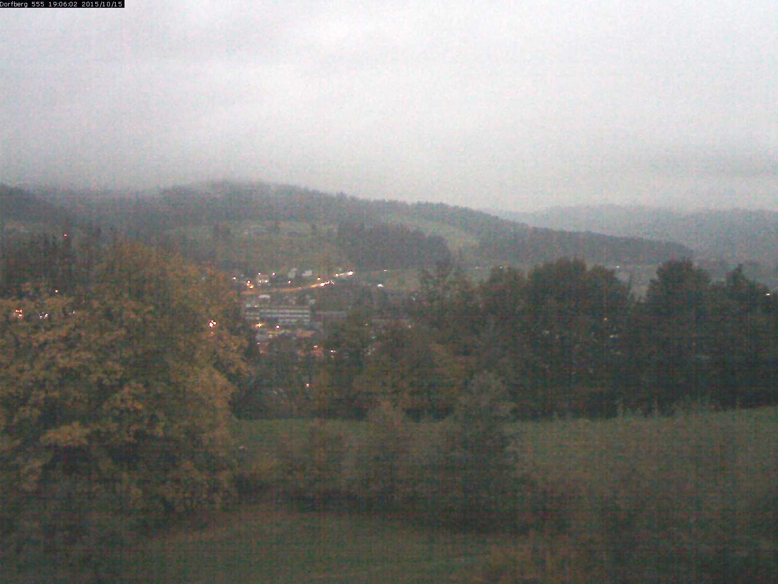 Webcam-Bild: Aussicht vom Dorfberg in Langnau 20151015-190601