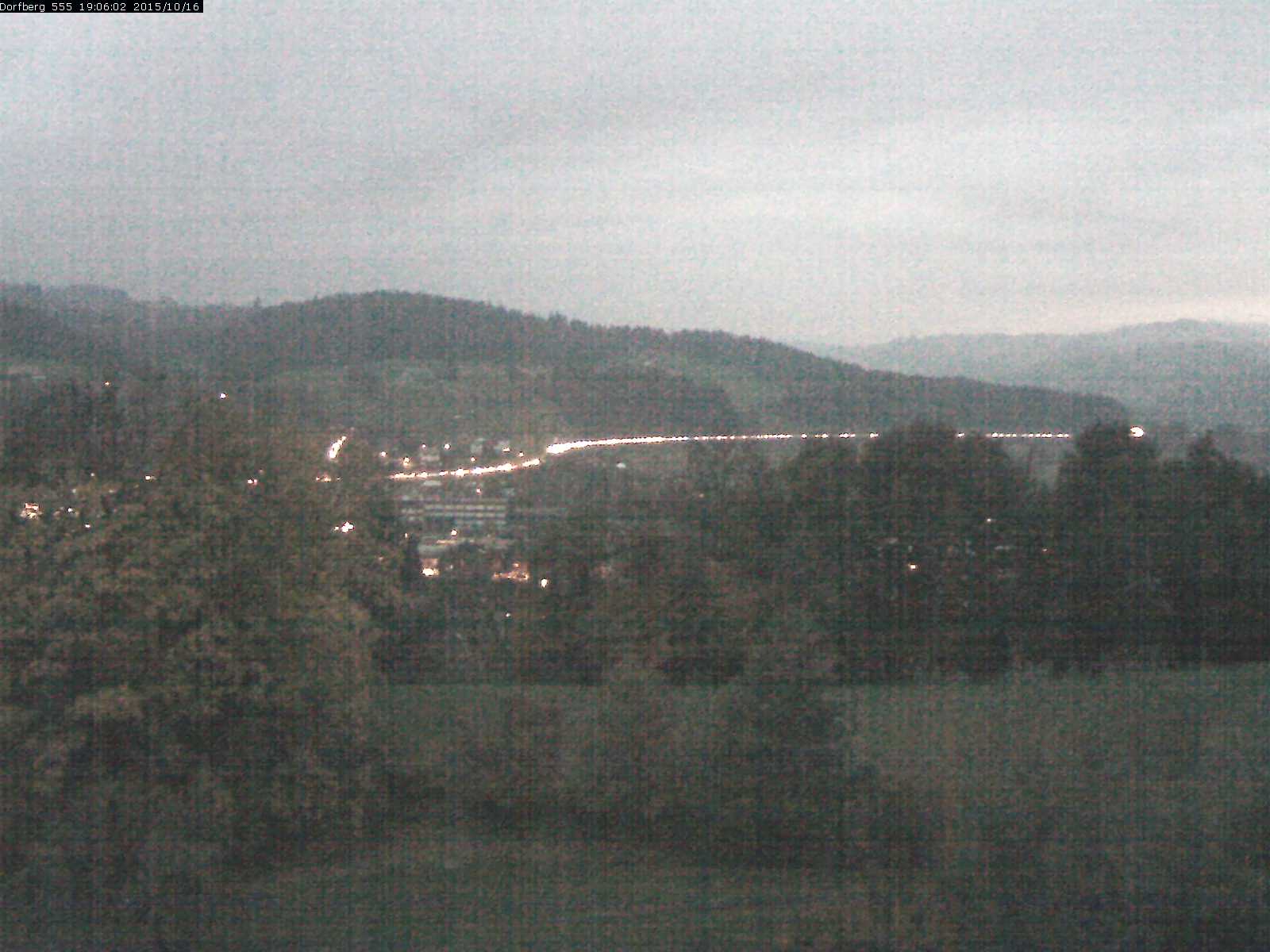Webcam-Bild: Aussicht vom Dorfberg in Langnau 20151016-190602