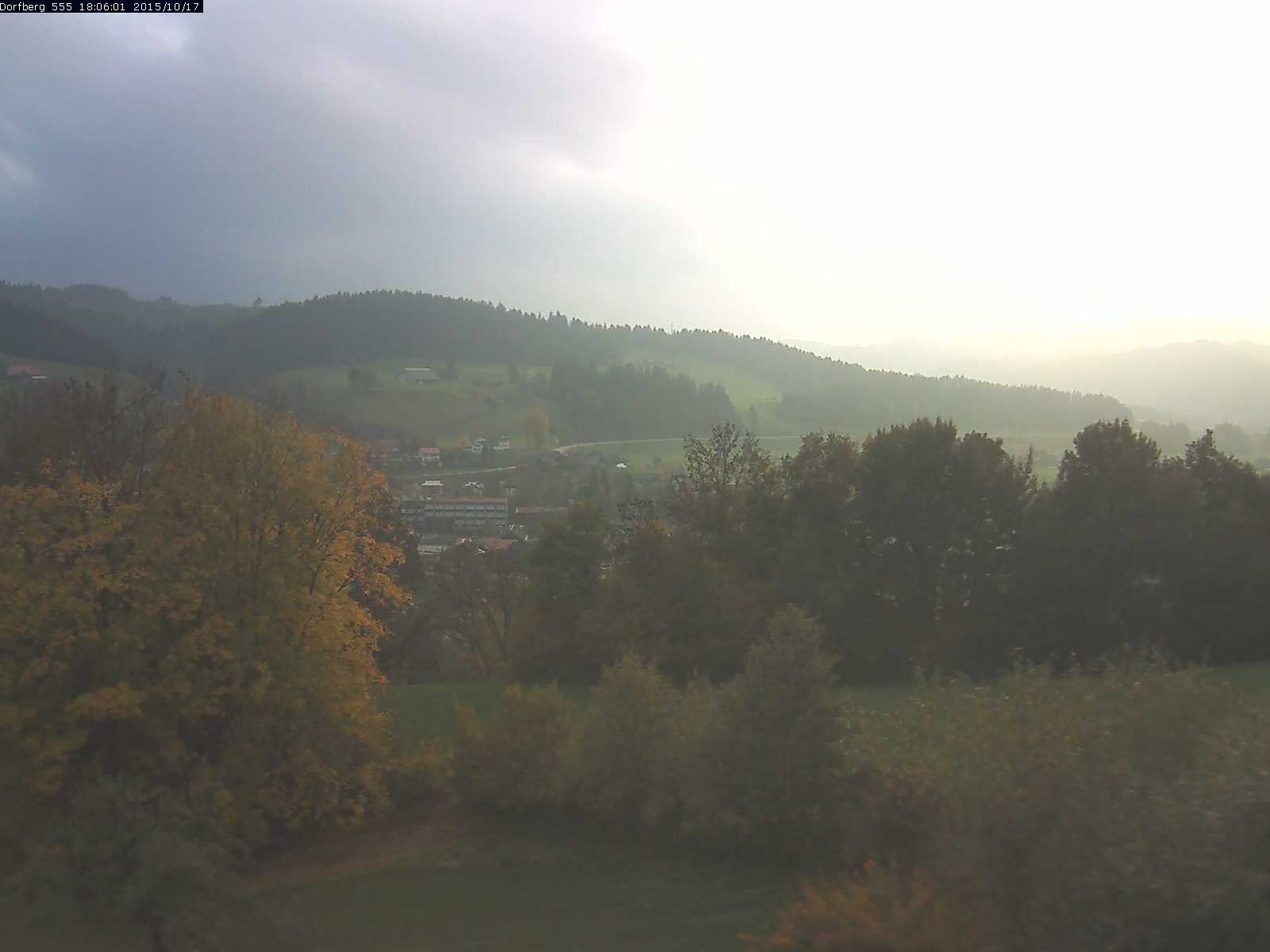 Webcam-Bild: Aussicht vom Dorfberg in Langnau 20151017-180601