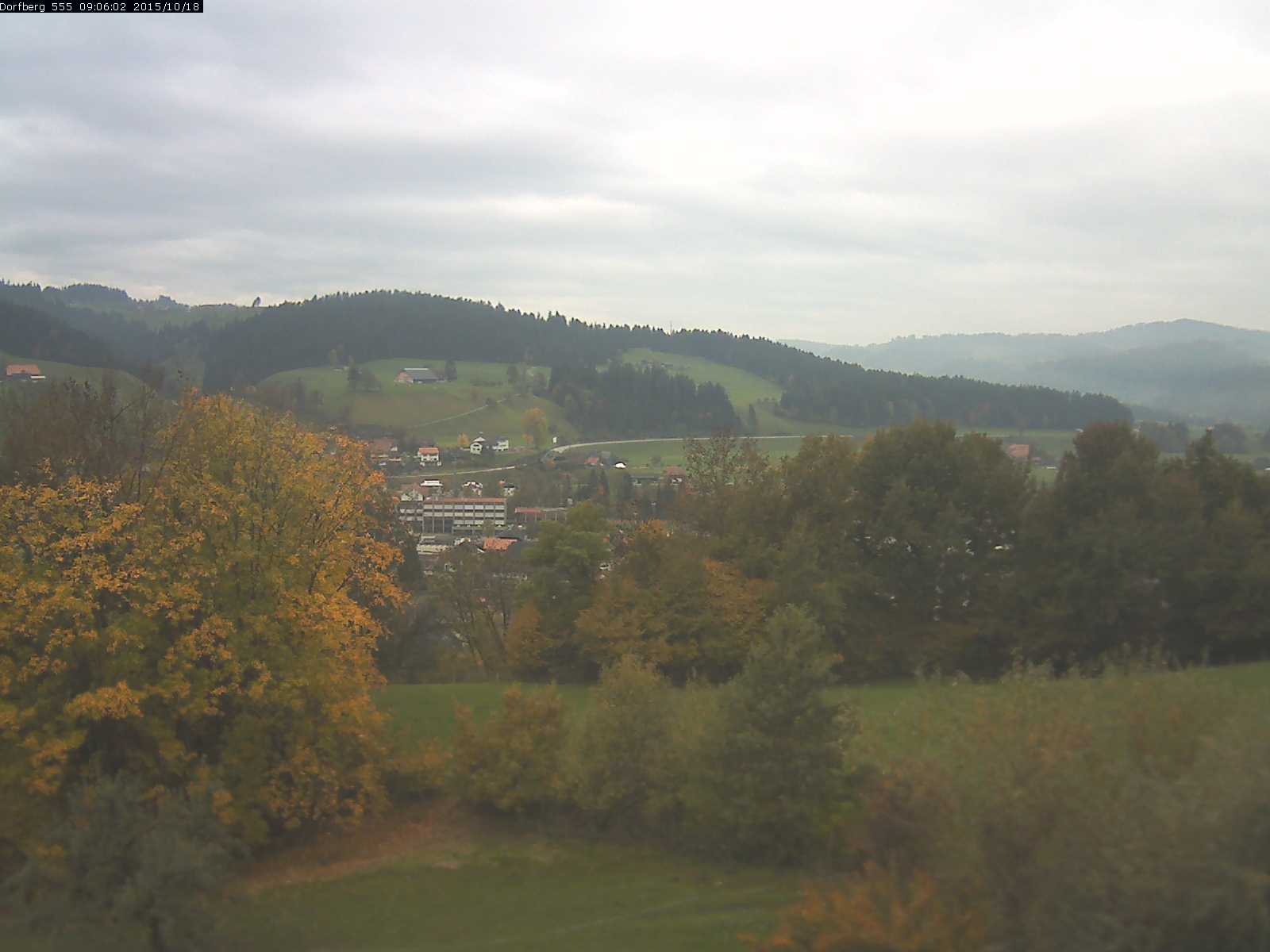 Webcam-Bild: Aussicht vom Dorfberg in Langnau 20151018-090601