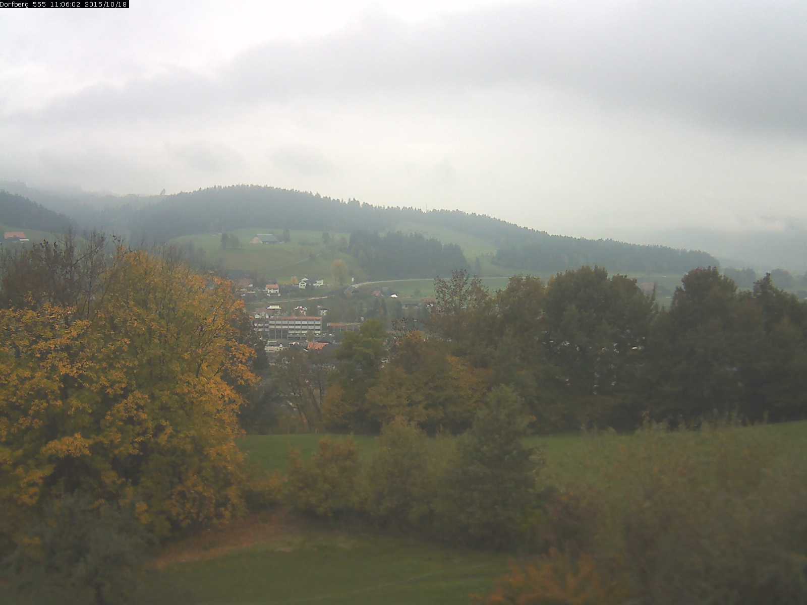 Webcam-Bild: Aussicht vom Dorfberg in Langnau 20151018-110601