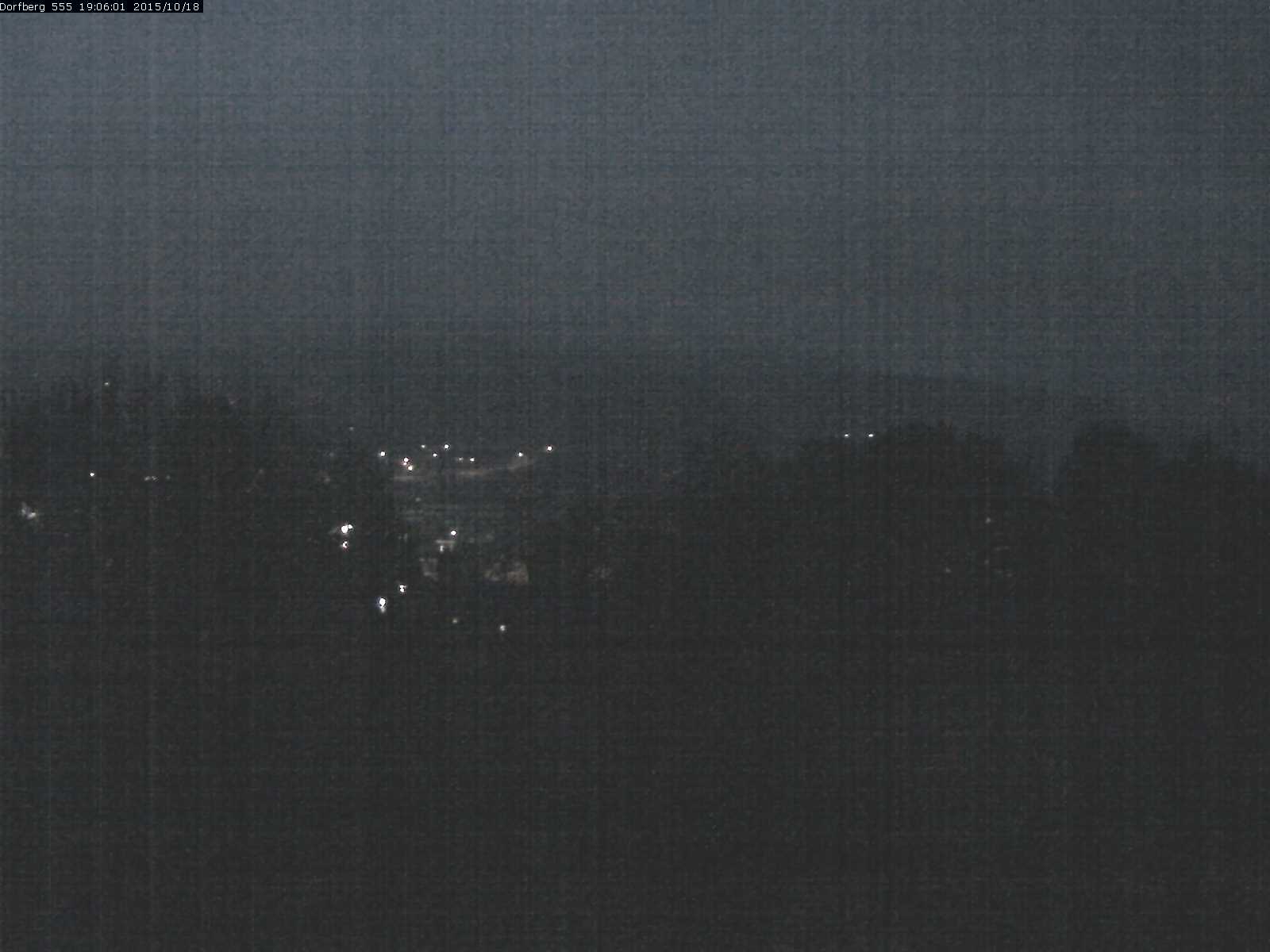 Webcam-Bild: Aussicht vom Dorfberg in Langnau 20151018-190601