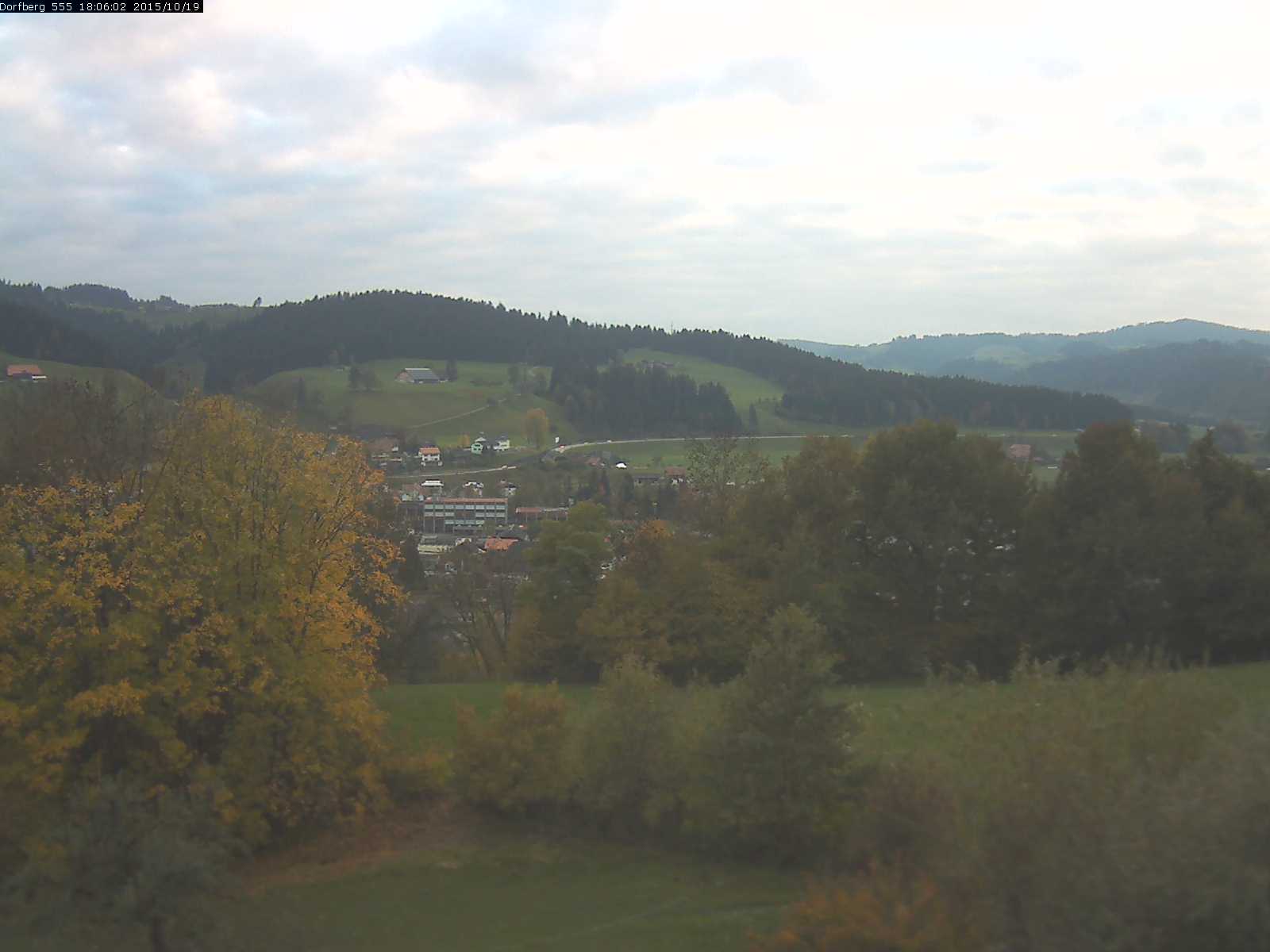 Webcam-Bild: Aussicht vom Dorfberg in Langnau 20151019-180601