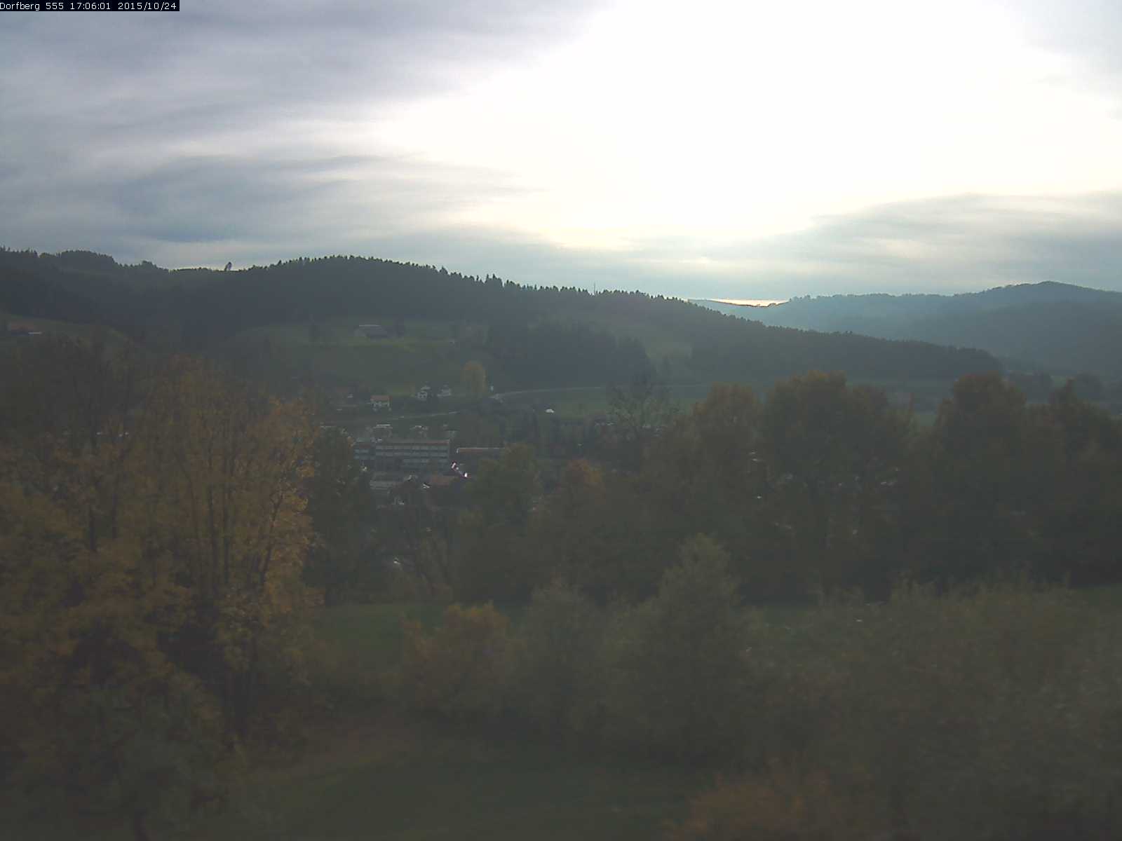 Webcam-Bild: Aussicht vom Dorfberg in Langnau 20151024-170601