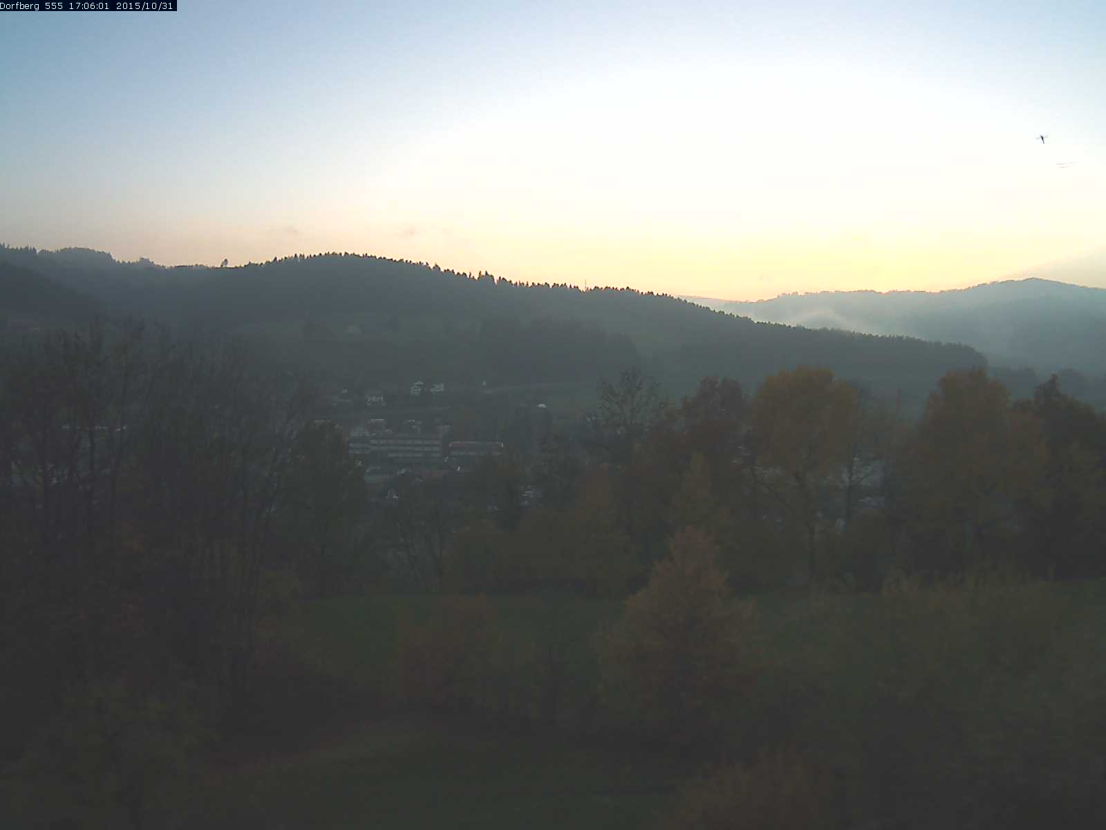 Webcam-Bild: Aussicht vom Dorfberg in Langnau 20151031-170601