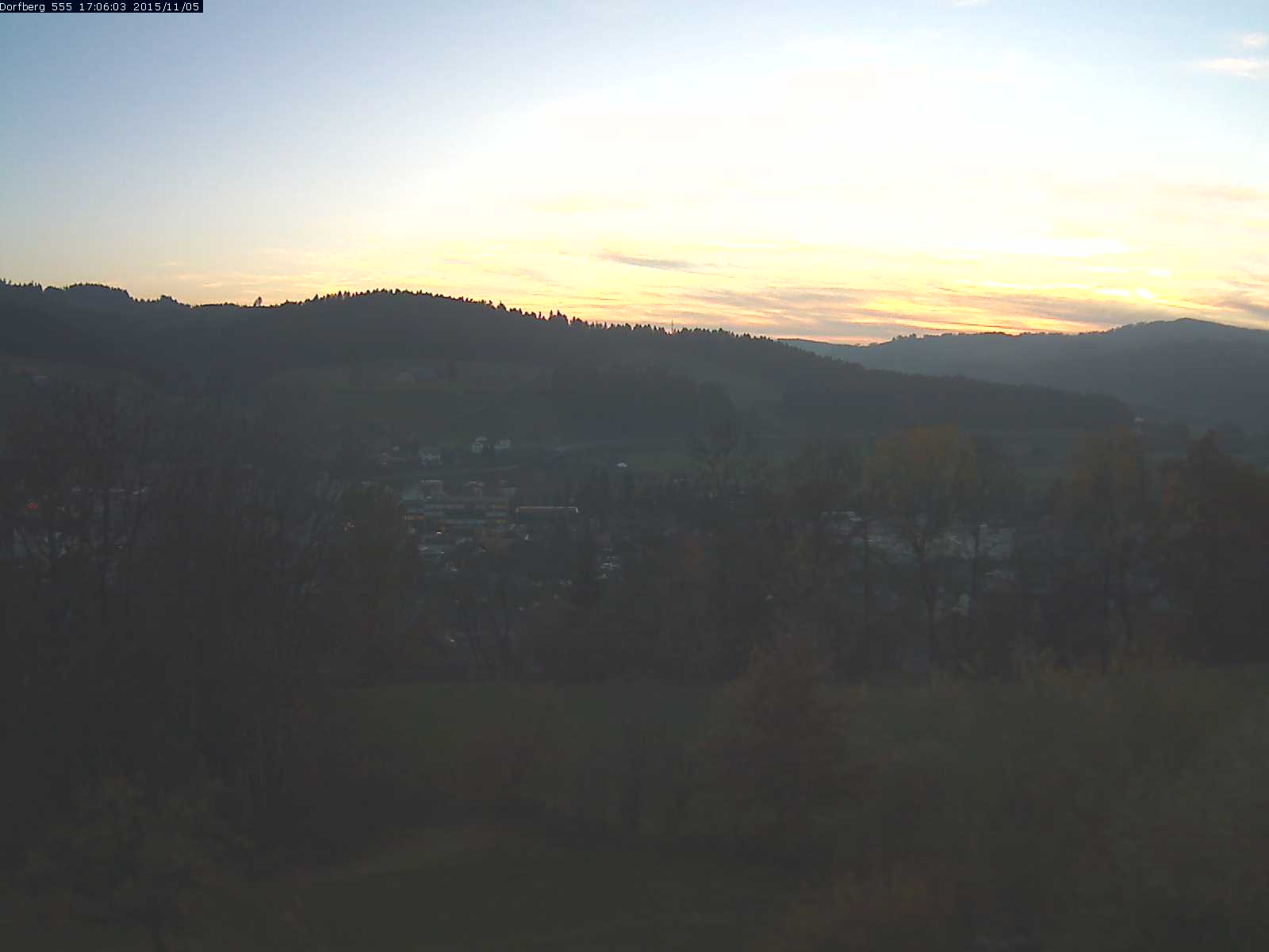 Webcam-Bild: Aussicht vom Dorfberg in Langnau 20151105-170601