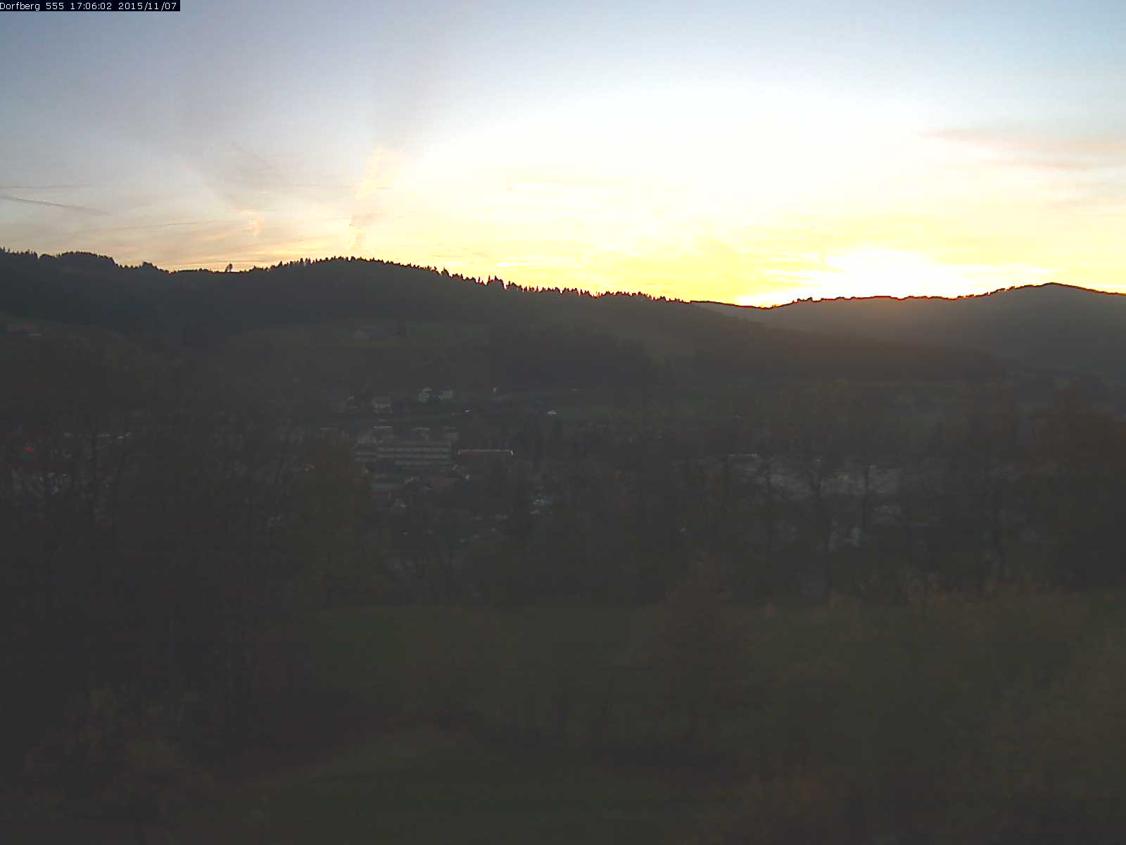 Webcam-Bild: Aussicht vom Dorfberg in Langnau 20151107-170601