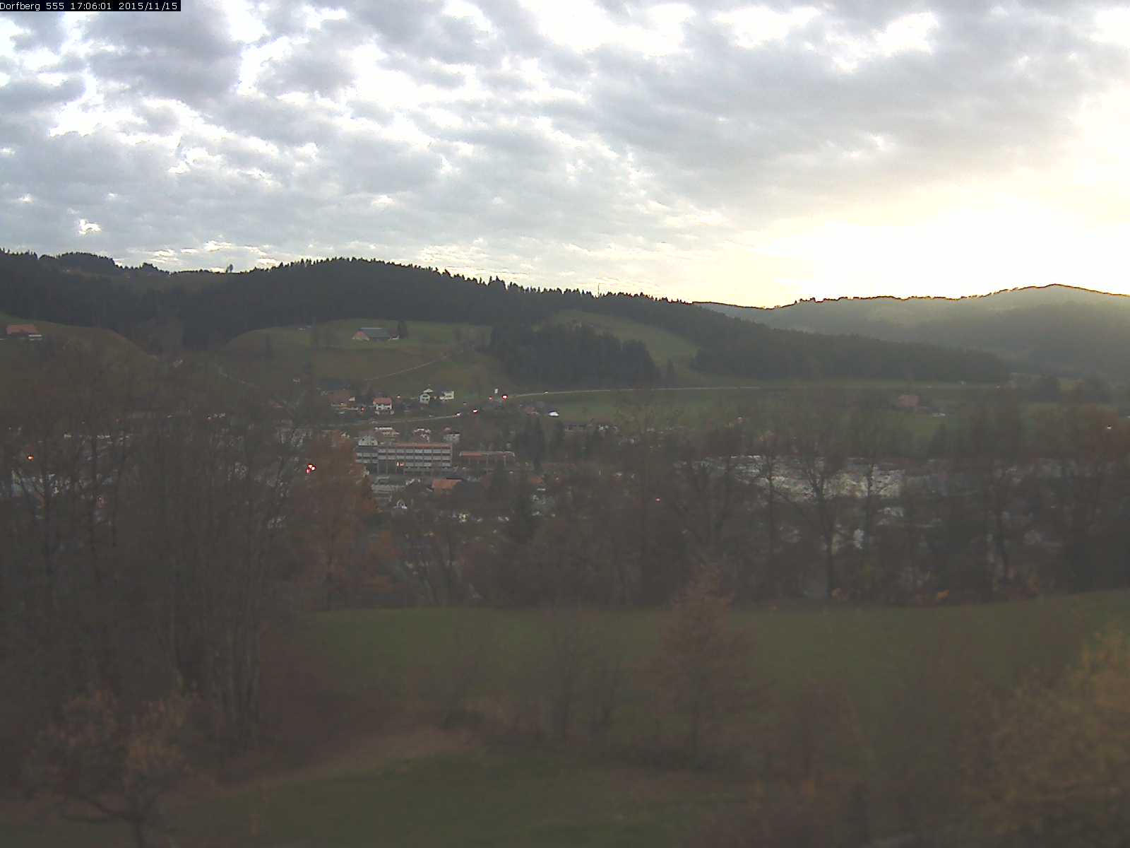 Webcam-Bild: Aussicht vom Dorfberg in Langnau 20151115-170601
