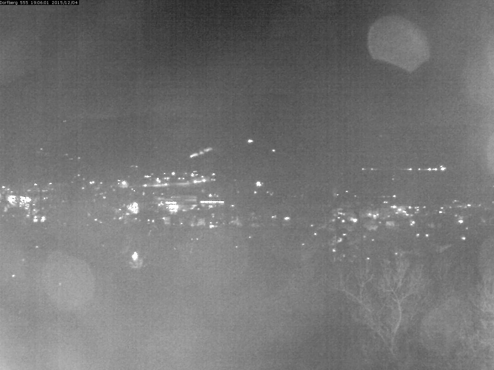 Webcam-Bild: Aussicht vom Dorfberg in Langnau 20151204-190601